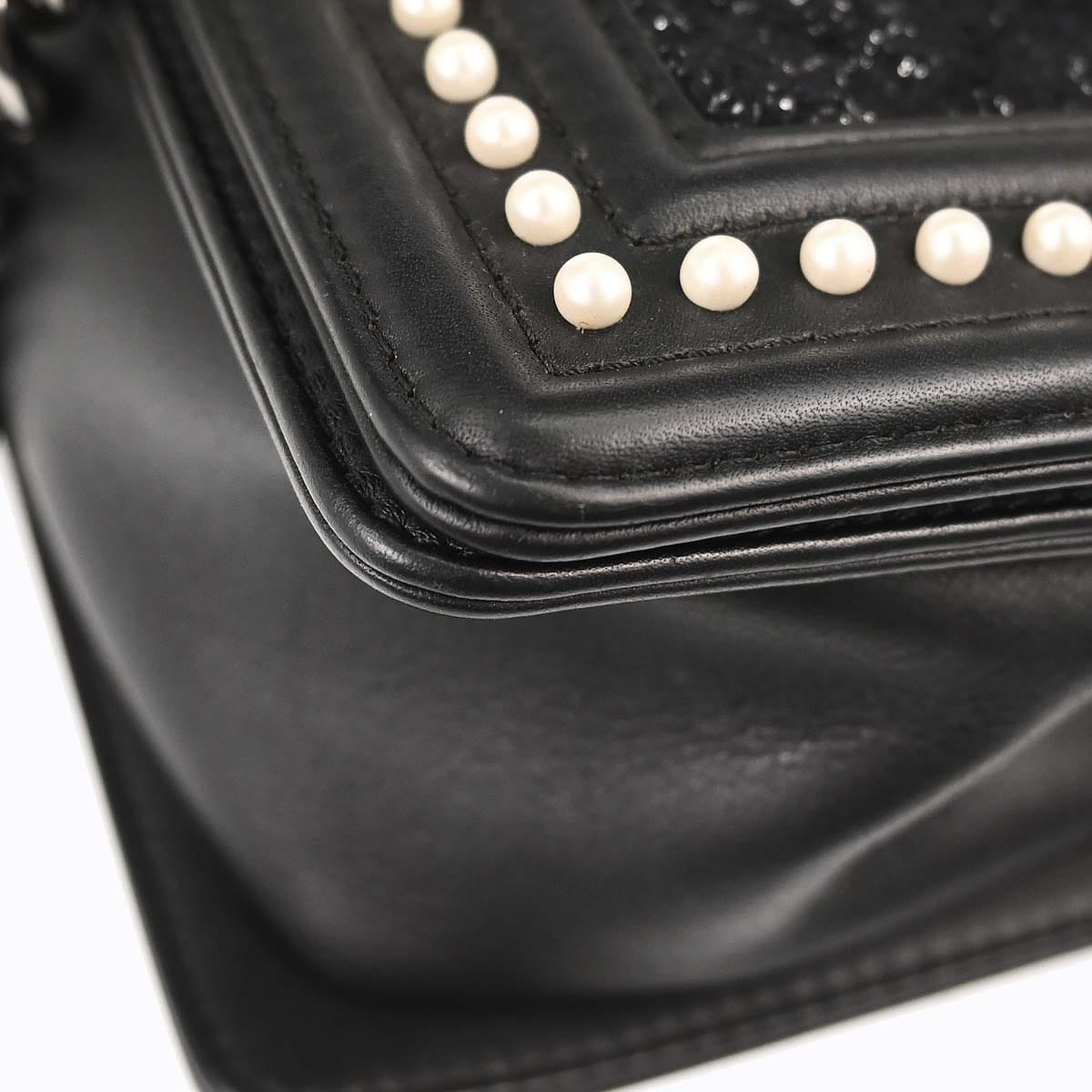 Chanel Boy Chanel 2018 - 2019 Black Tweed Calfskin Costume Pearl Medium Shoulder Bag