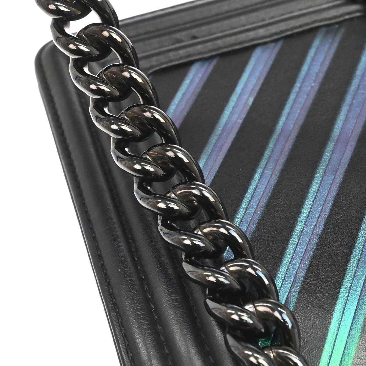 Chanel Boy Chanel 2017 - 2018 Black Calfskin Chevron Medium Shoulder Bag