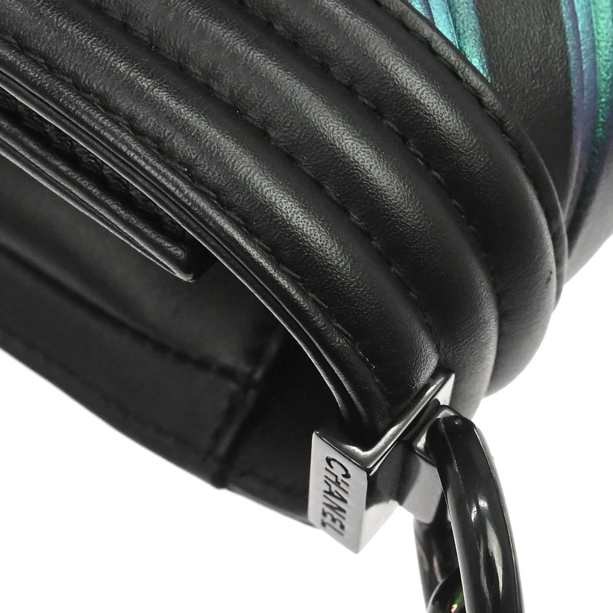 Chanel Boy Chanel 2017 - 2018 Black Calfskin Chevron Medium Shoulder Bag