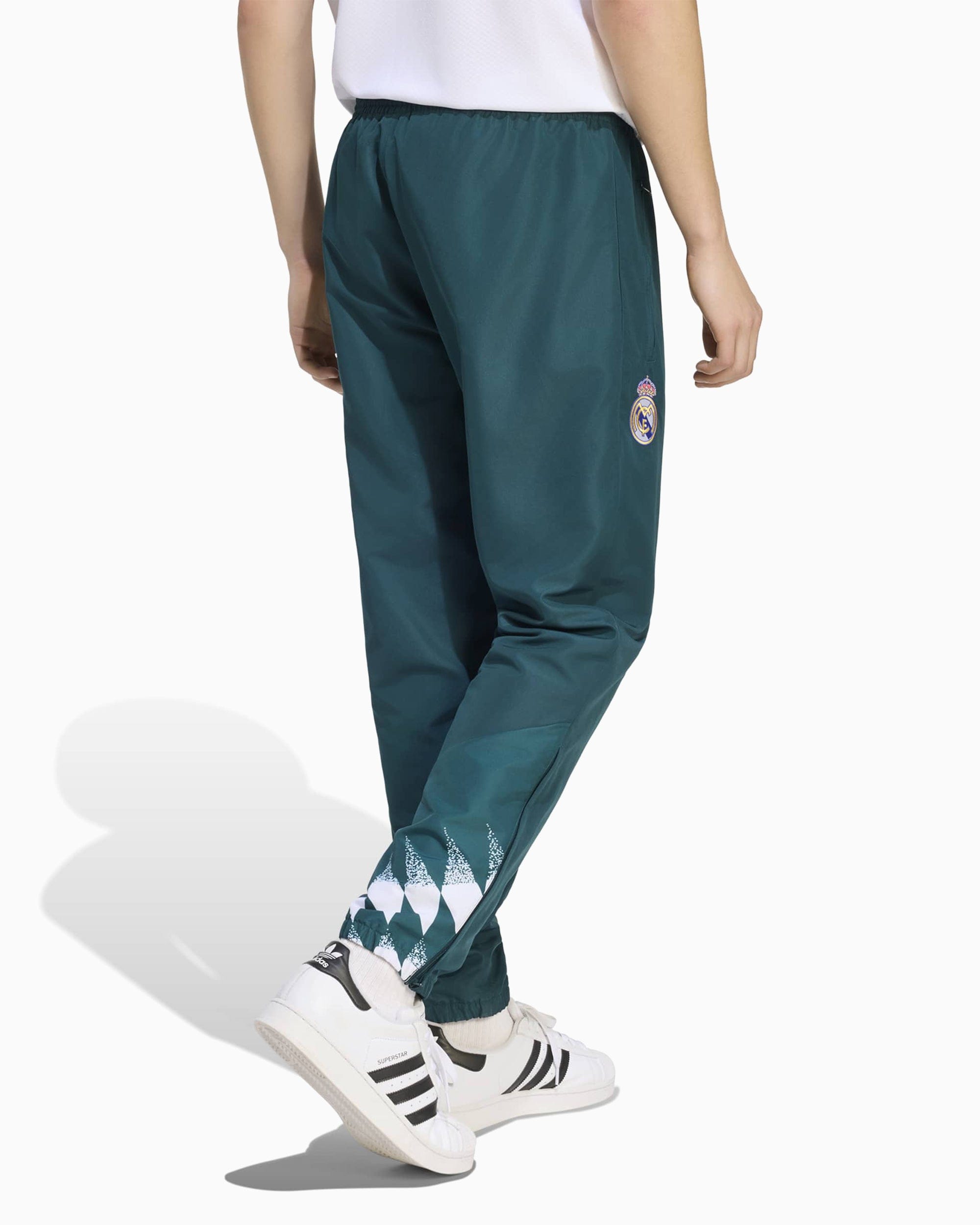 adidas Pantalones de chandal Relaxed adidas Originals Real Madrid C.F. Stadium para hombre