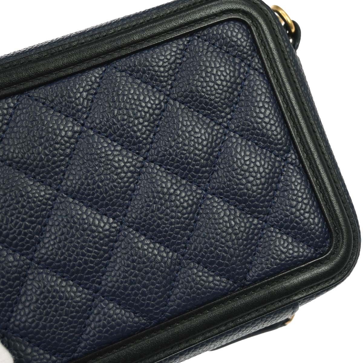 Chanel 2018 - 2019 Navy Caviar Skin Filigree Vanity Shoulder Bag