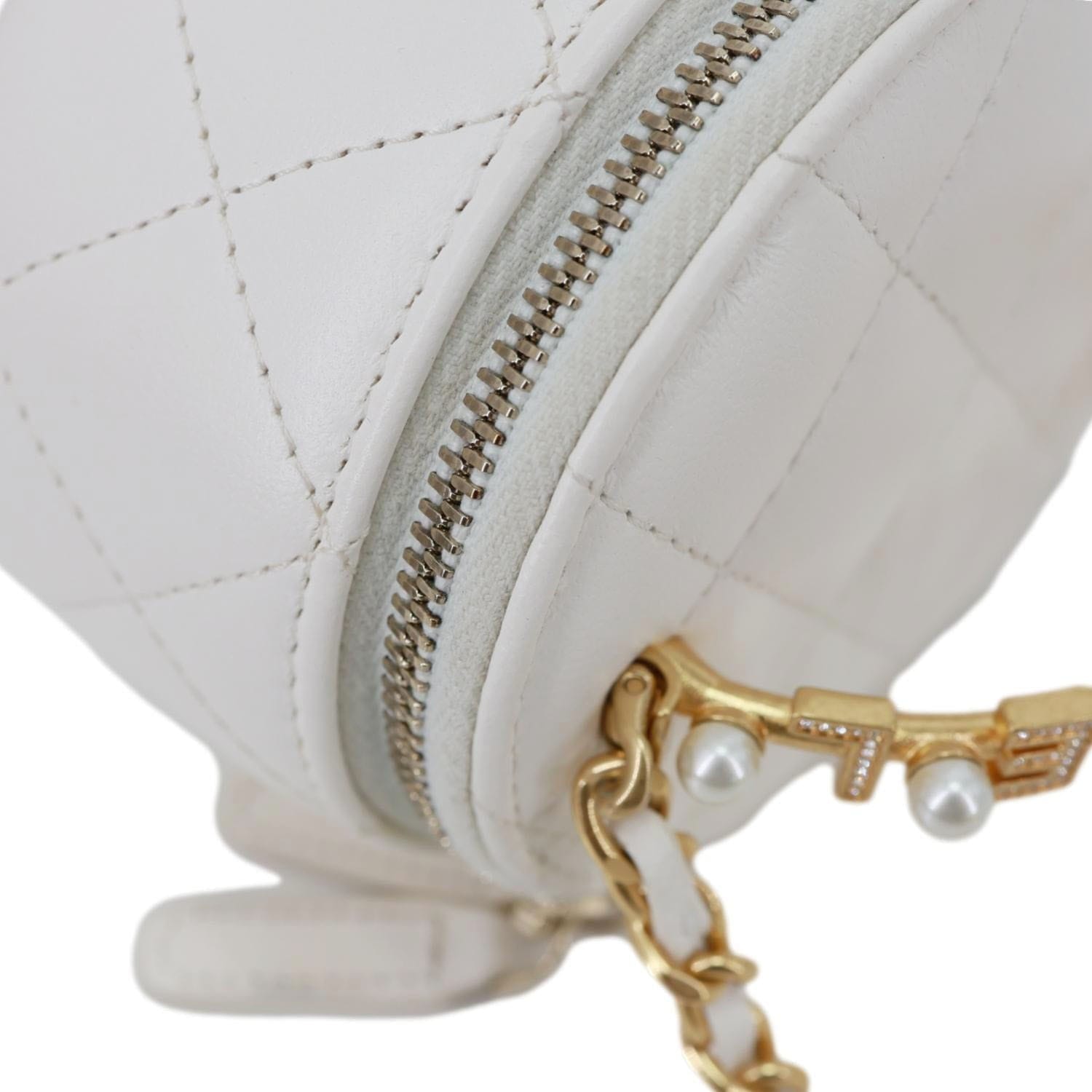 CHANEL Pearly Girl Round Quilted Lambskin Leather Top Handle Vanity Case With Chain White