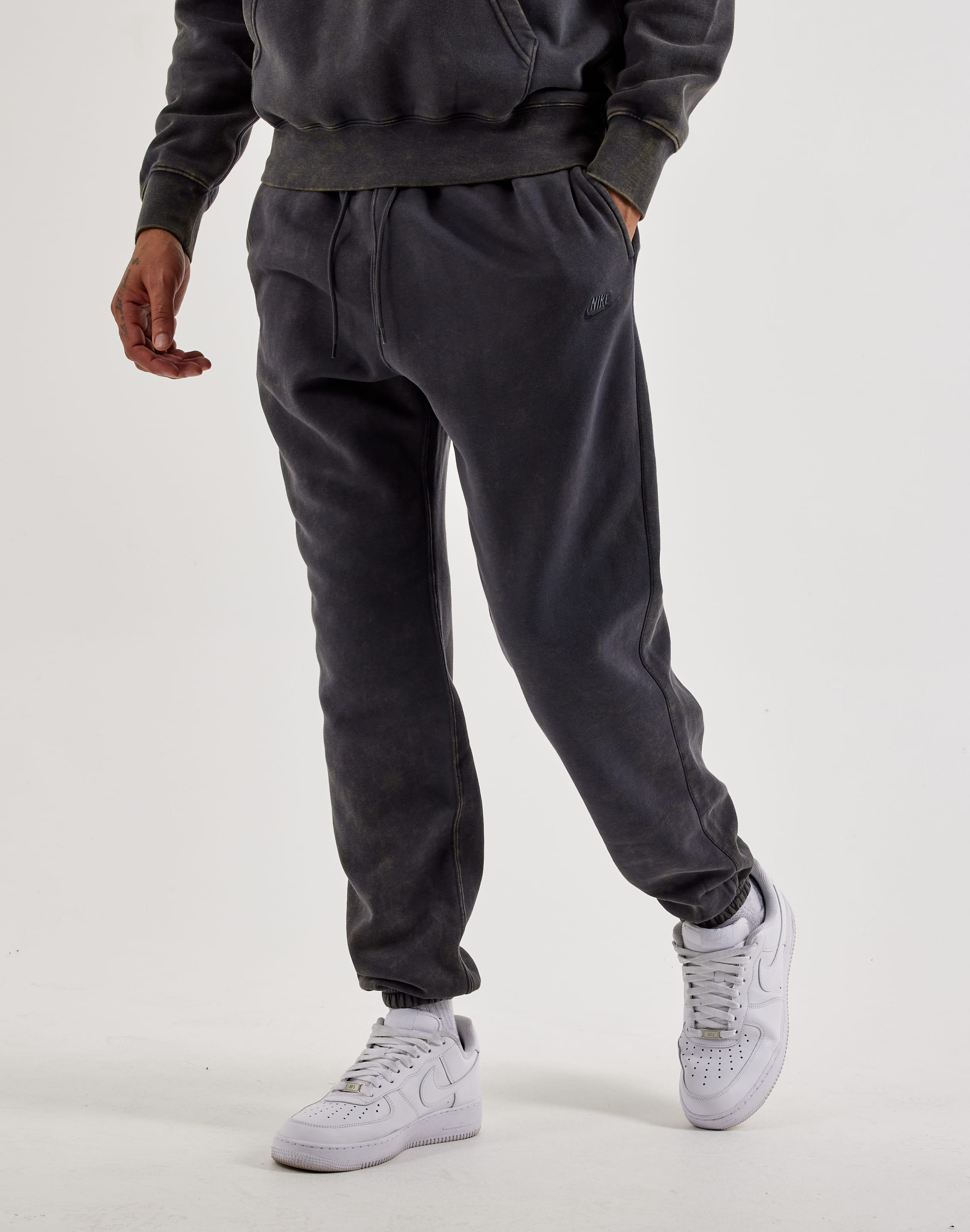 Nike Club Washed Cuffed Fleece Pants