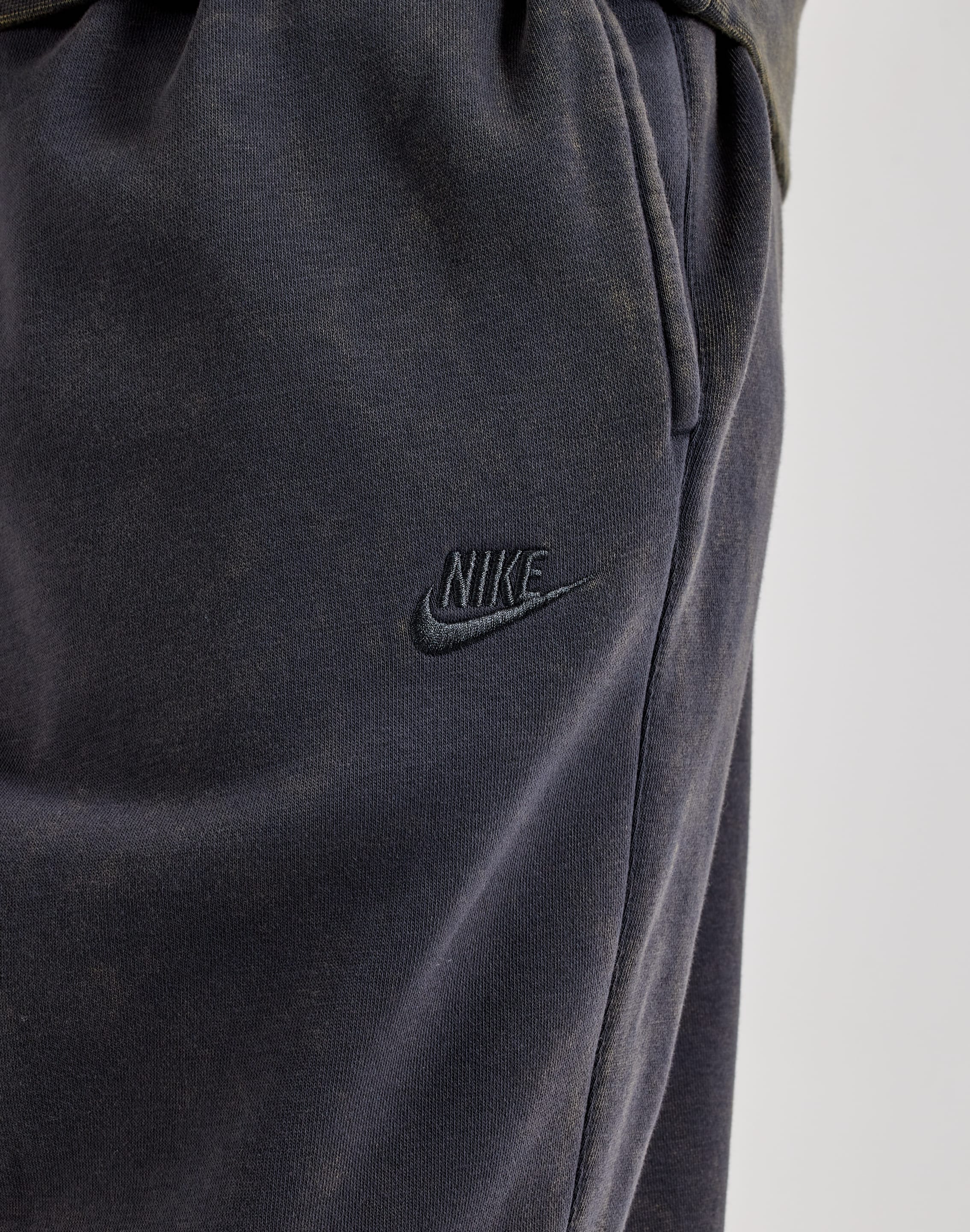 Nike Club Washed Cuffed Fleece Pants