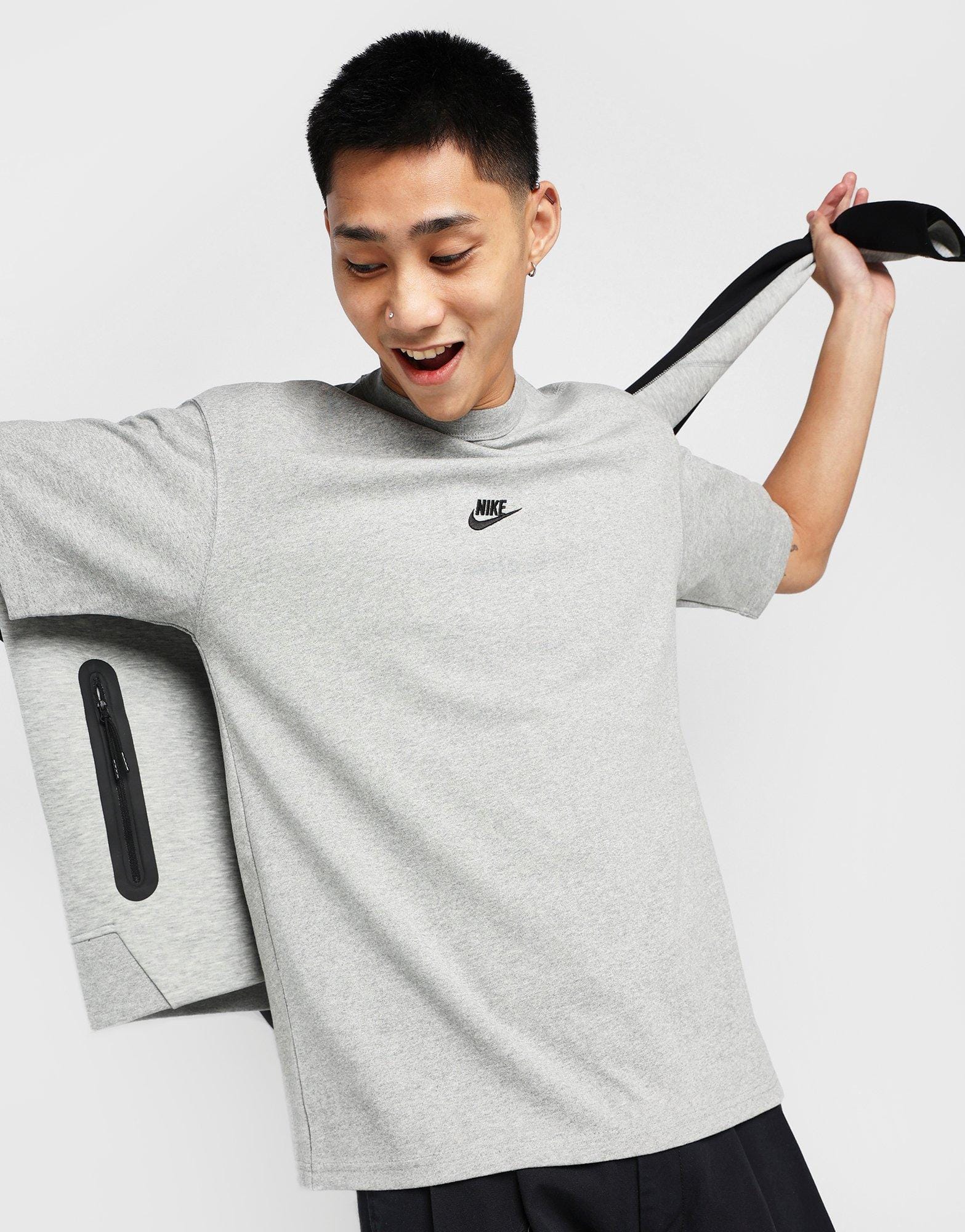 Nike Sportswear Essentials T - Shirt