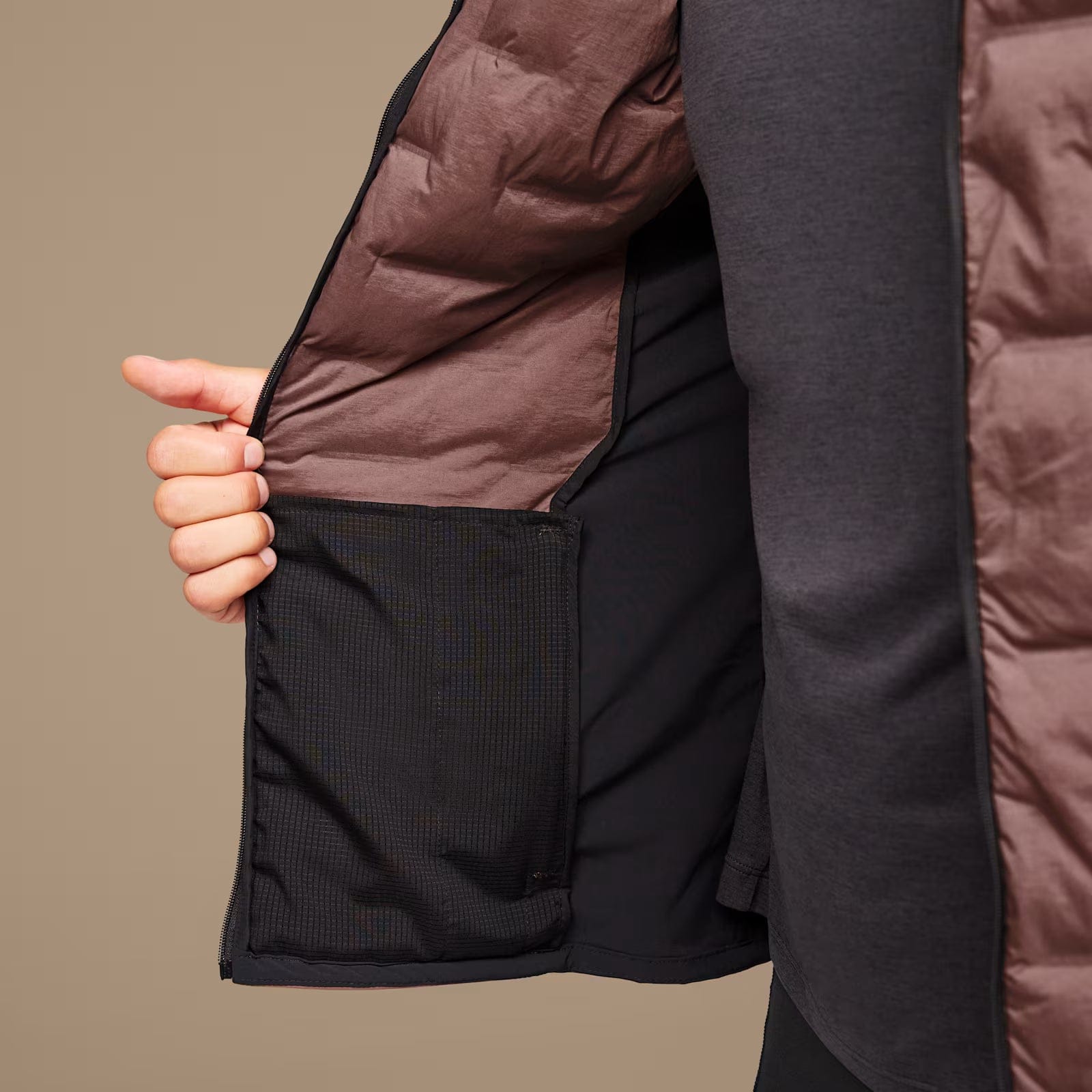 On Running On Climate Jacket Grape | Black