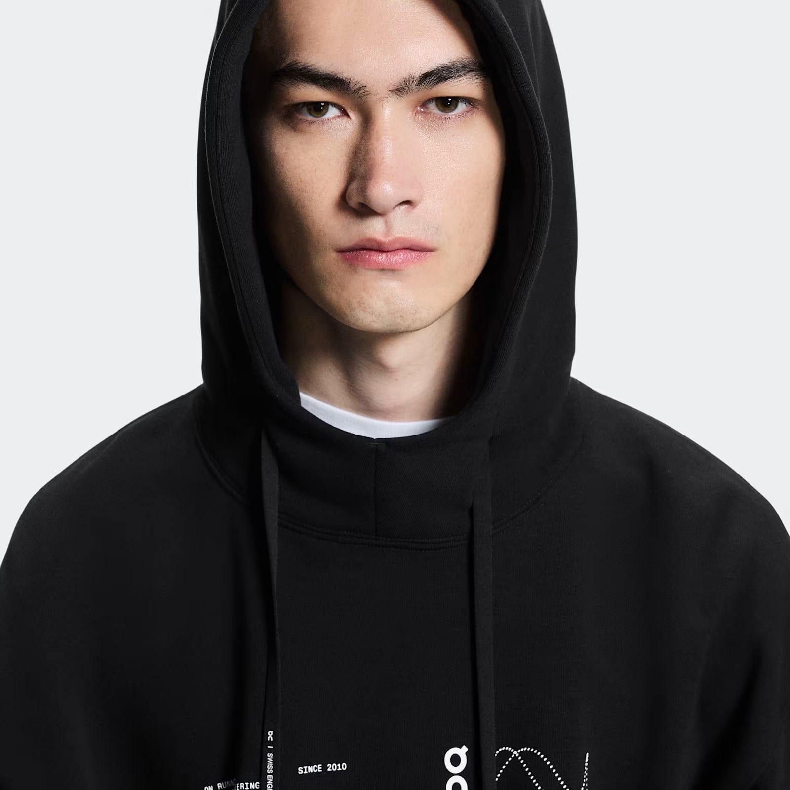 On Running On Club Hoodie Avant Black