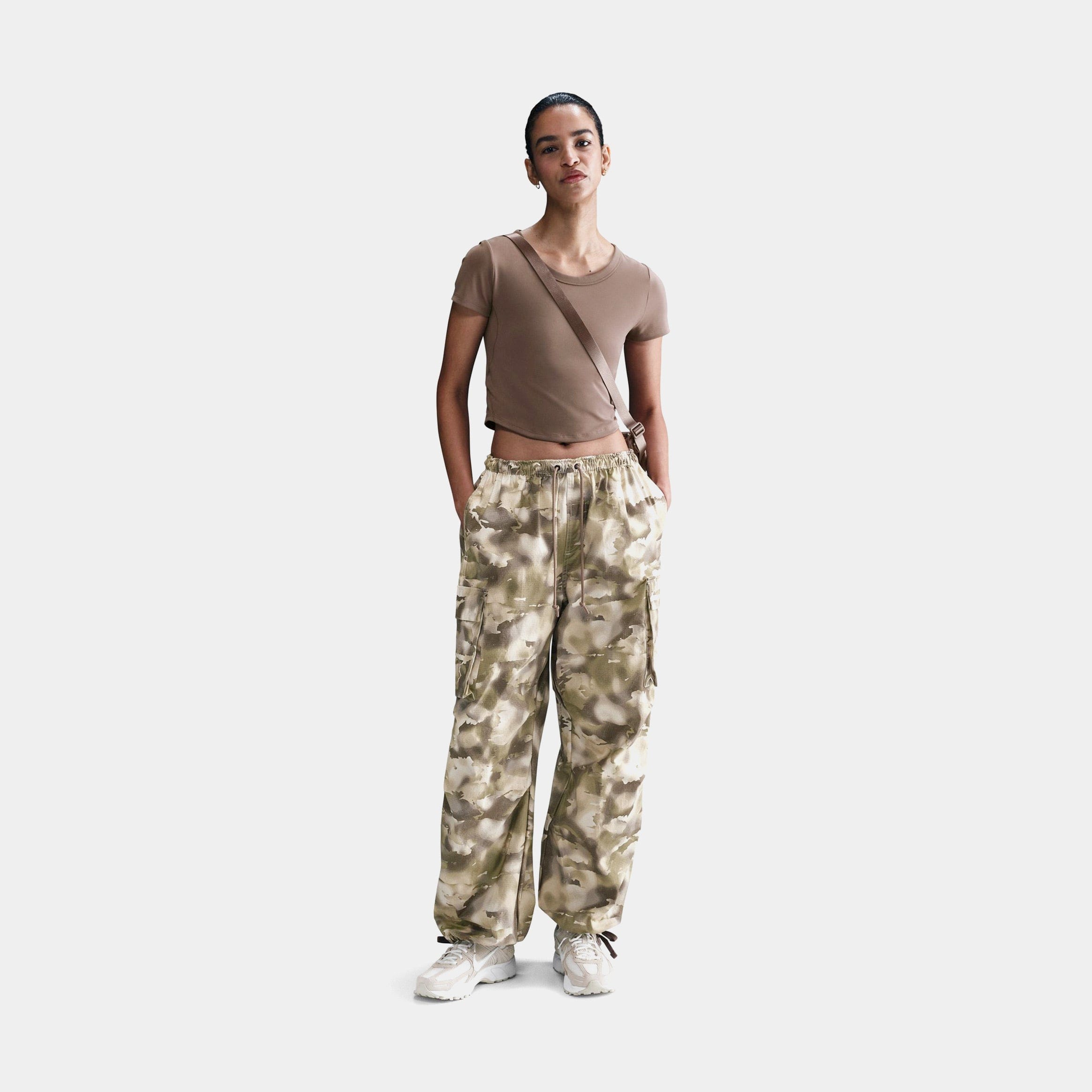 Nike NSW Overzised Camo Cargo Womens Pants (Beige/Brown)