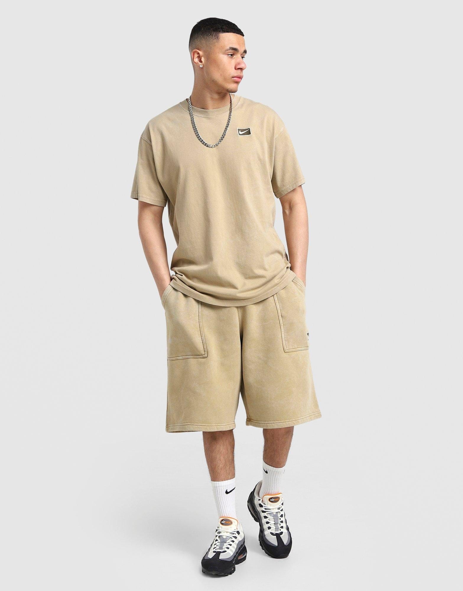 Nike Street Graphic T - Shirt