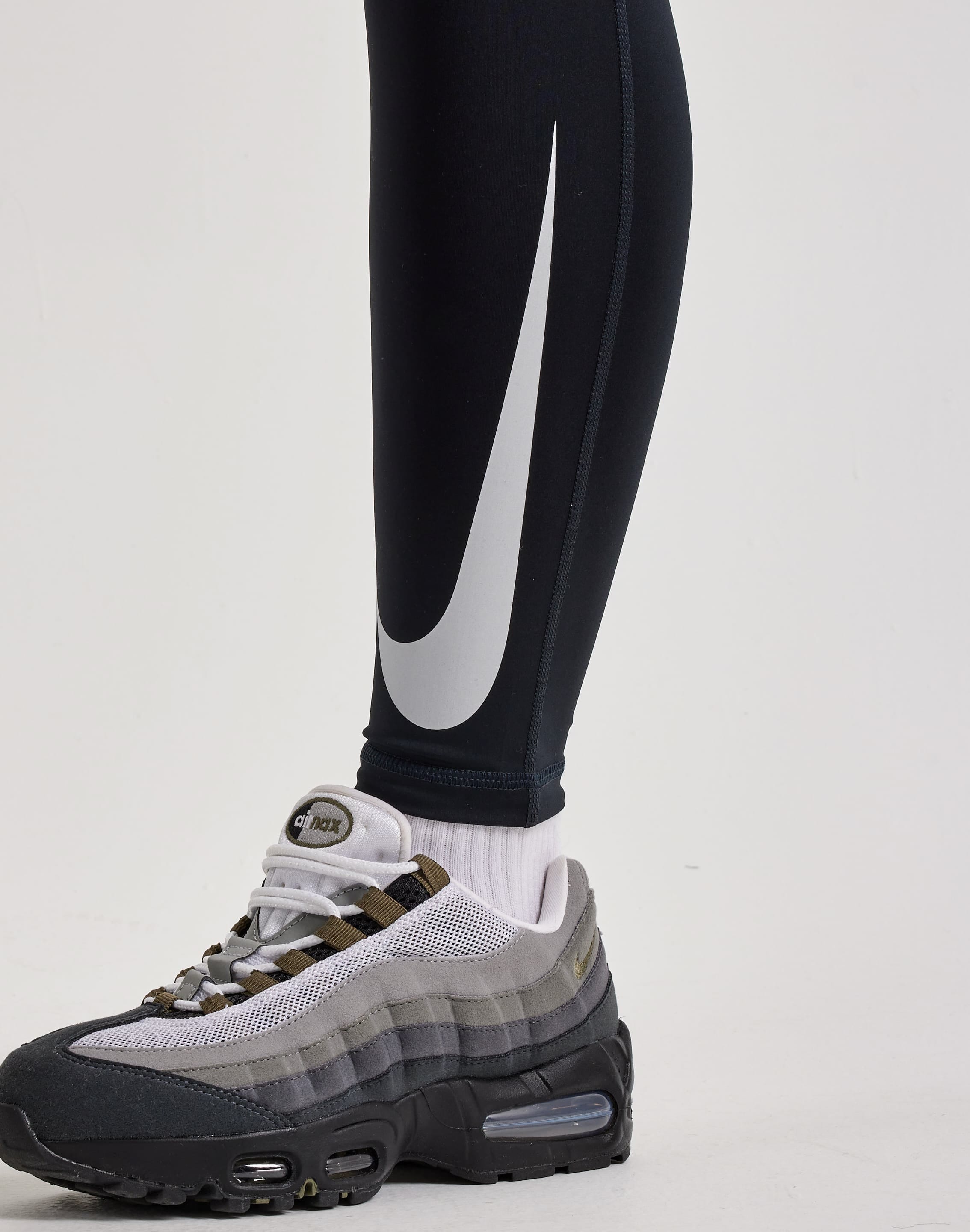 Nike Pro Mid - Rise 7/8 Leggings