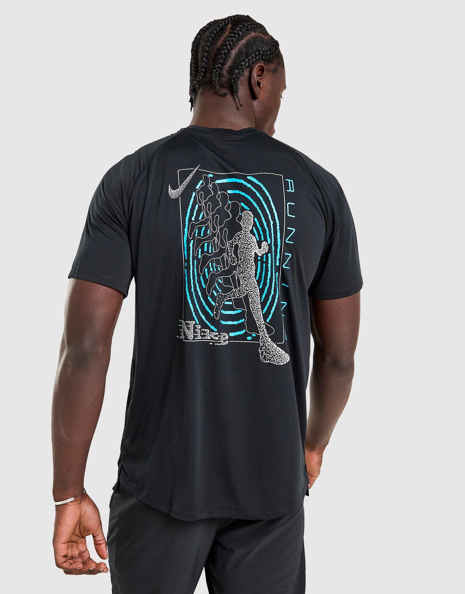 Nike Stride Graphic T - Shirt