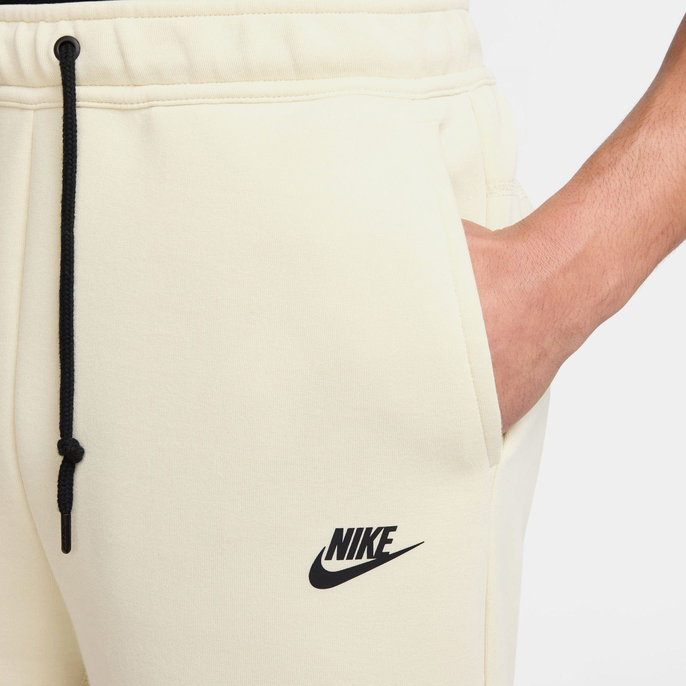 Nike Tech Fleece Mens Shorts (Light Khaki/Black)