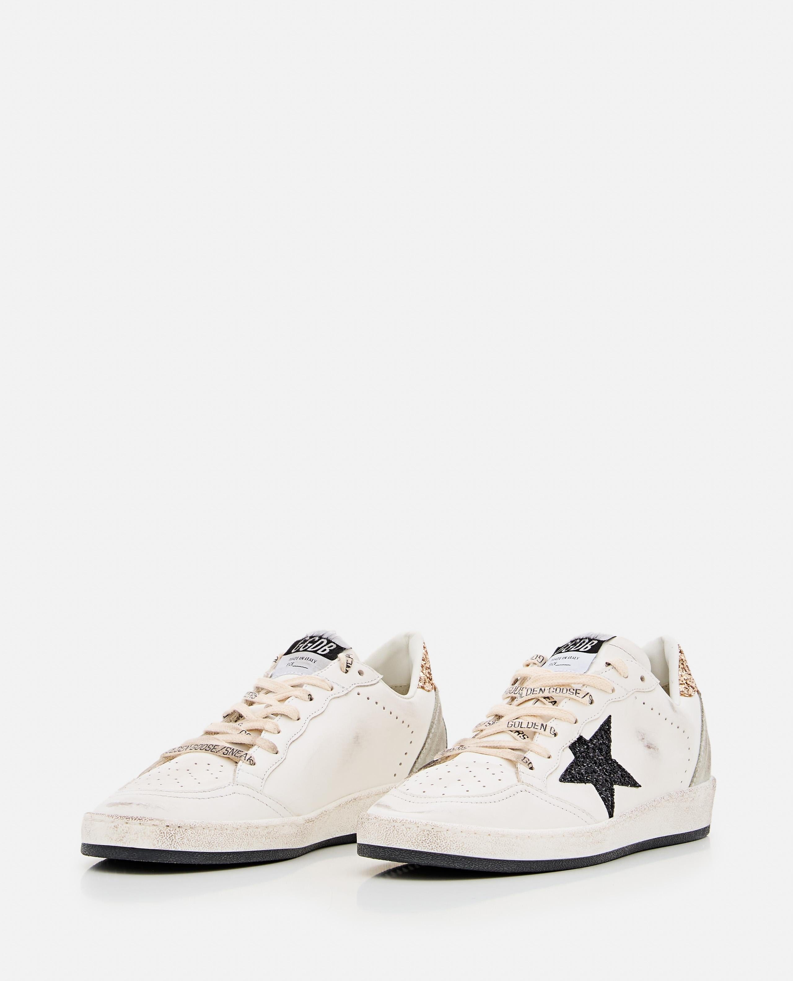 Golden Goose SNEAKERS BALLSTAR BIANCHE CON STELLA NERA