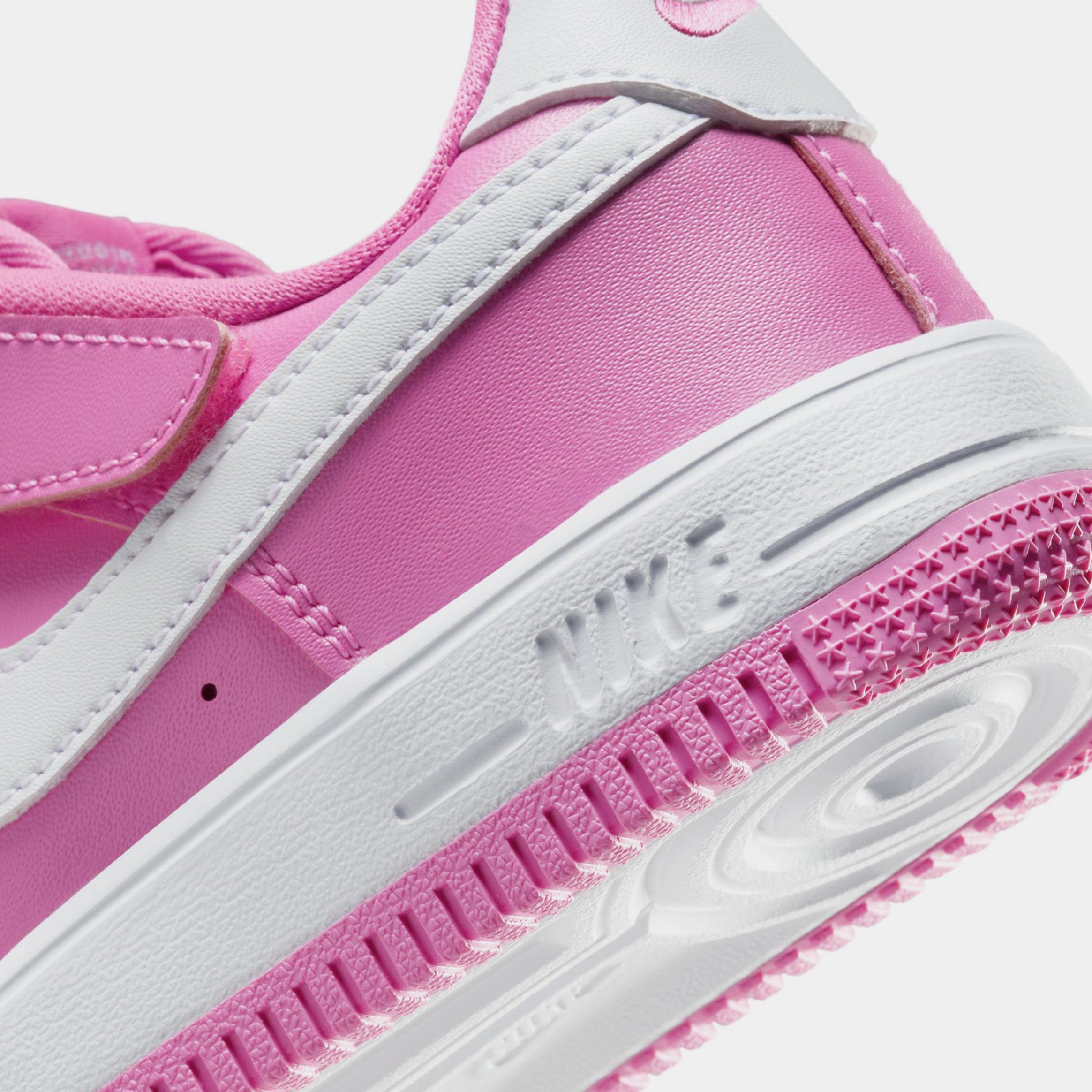 Nike Force 1 Low EasyOn Preschool Lifestyle Shoes (Pink/White)
