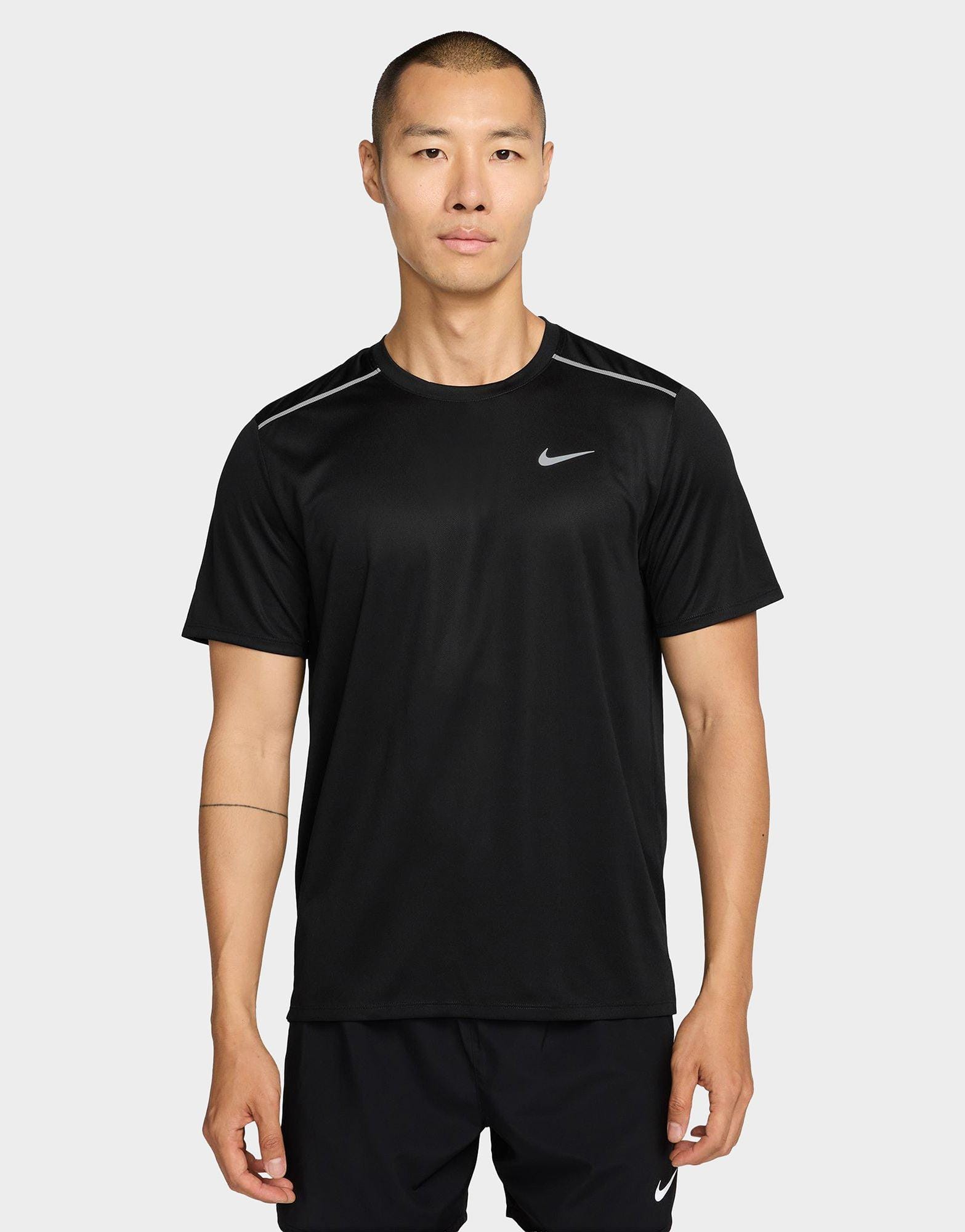 Nike Miler Dri - FIT UV - Protection Short - Sleeve