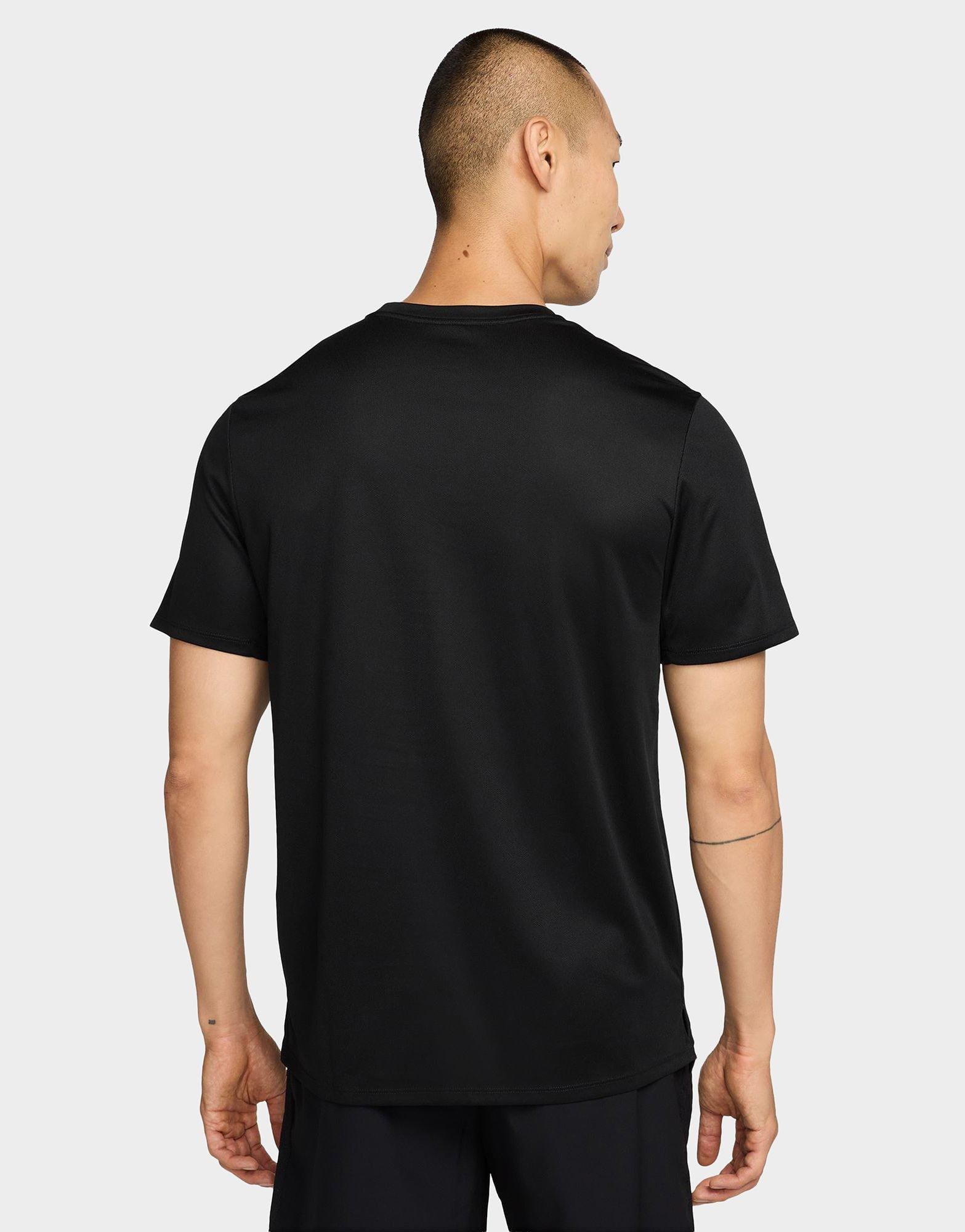 Nike Miler Dri - FIT UV - Protection Short - Sleeve