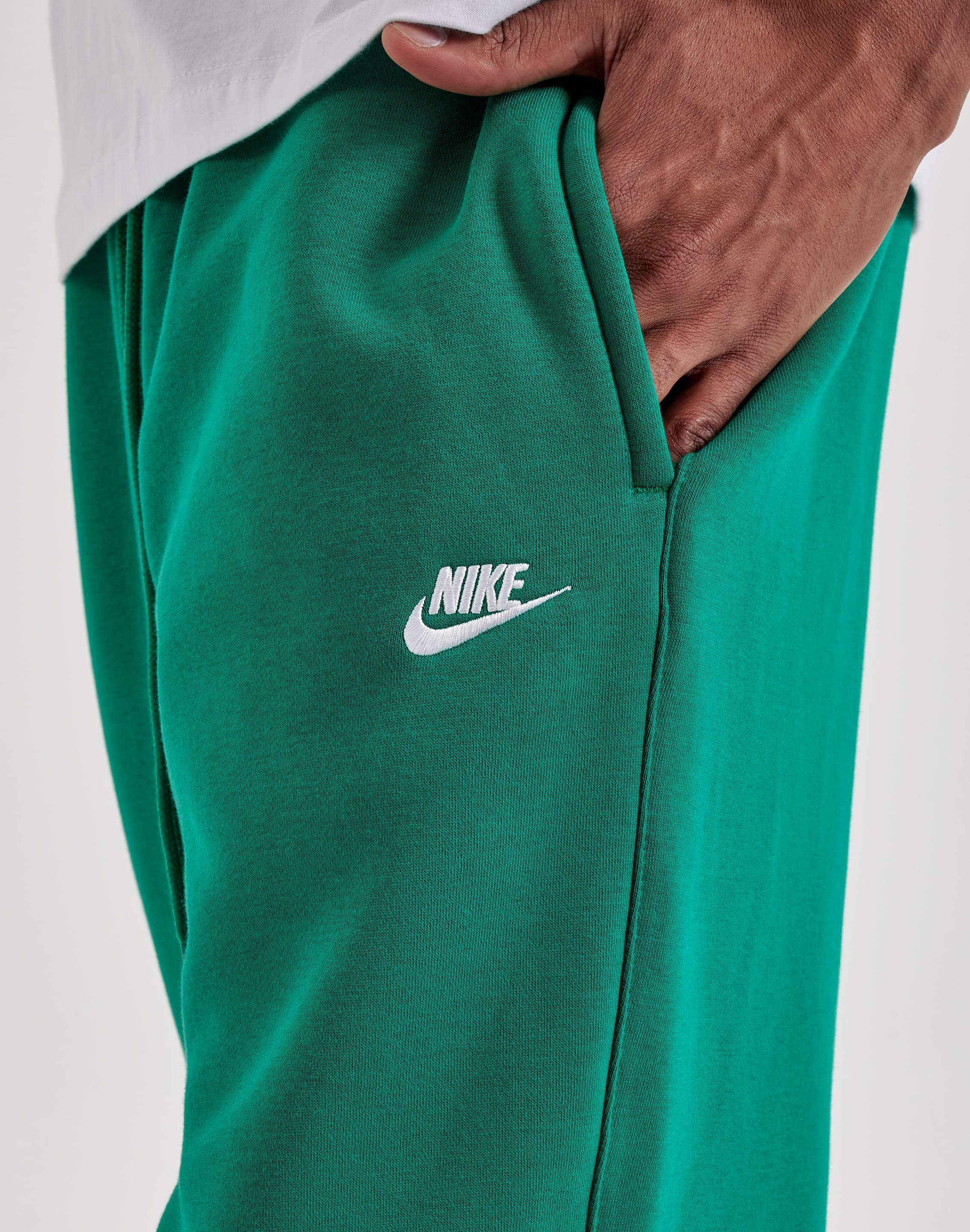 Nike Club Cuffed Brushed Fleece Pants