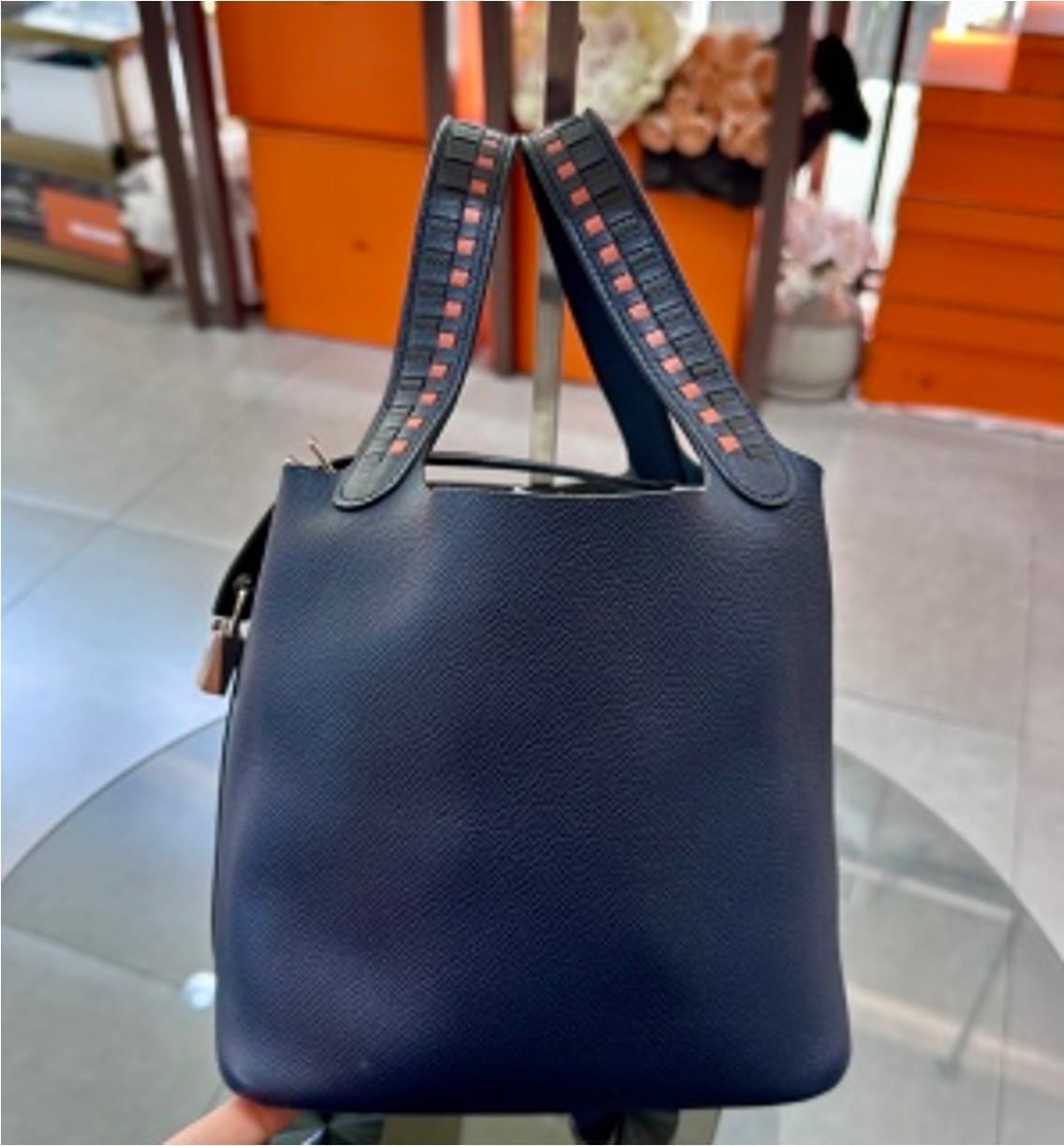 Hermes woven handle shopping basket, 18 C - shaped. US5122619