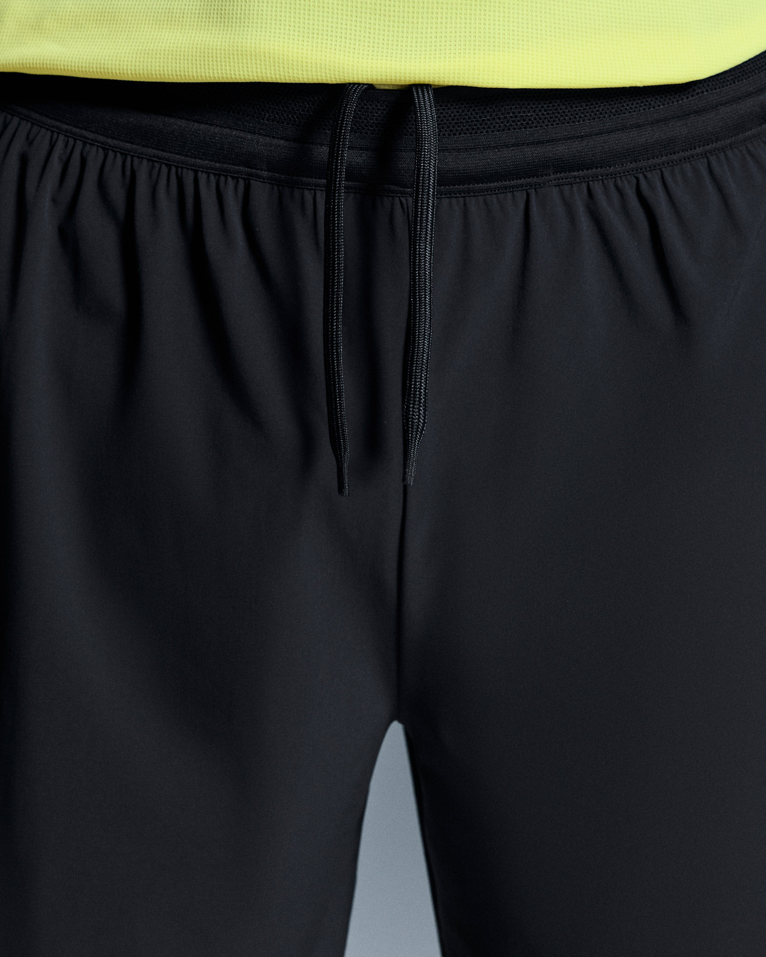 On Running On 5" Performance 2/1 Shorts Black