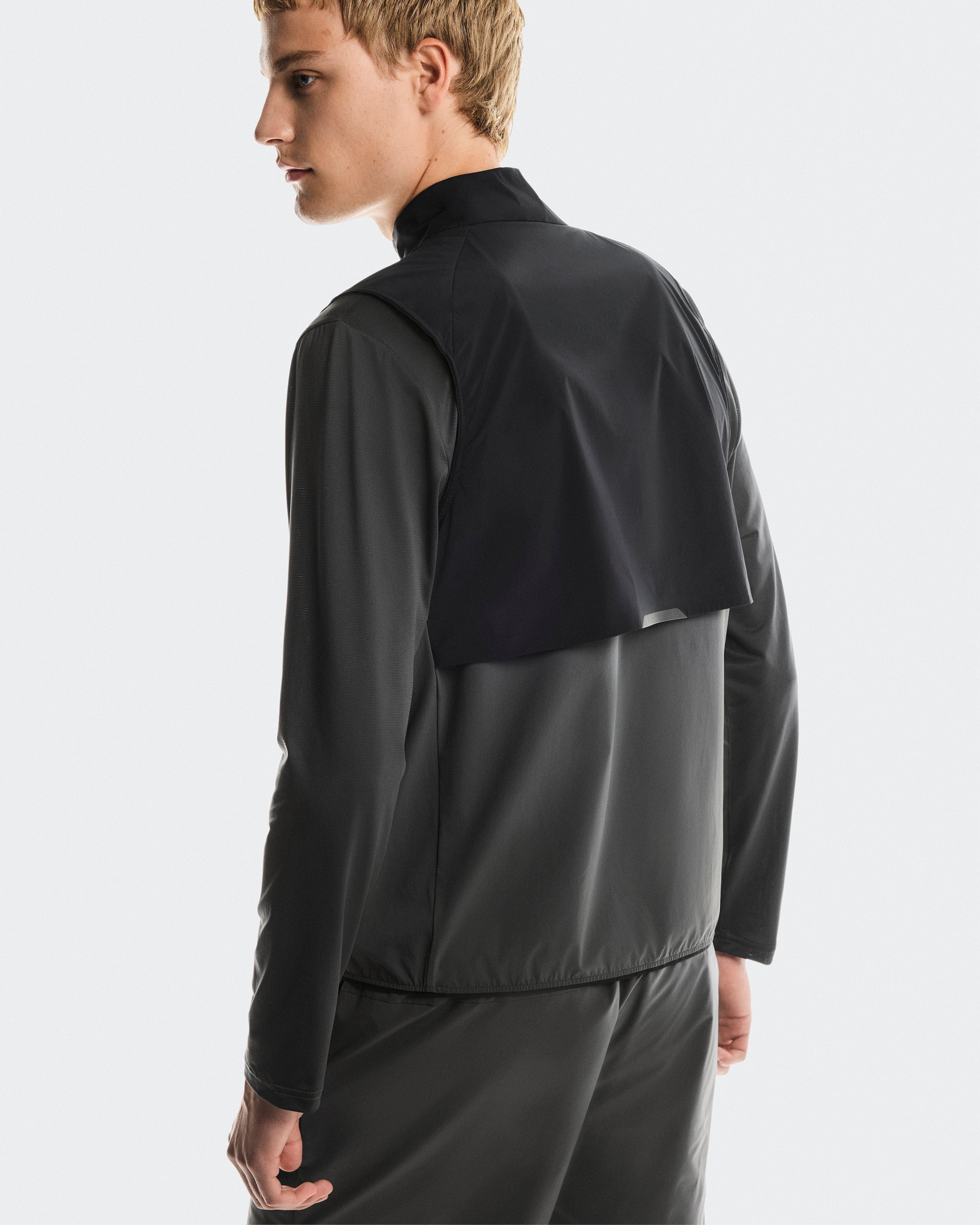 On Running On Weather Vest Black | Eclipse