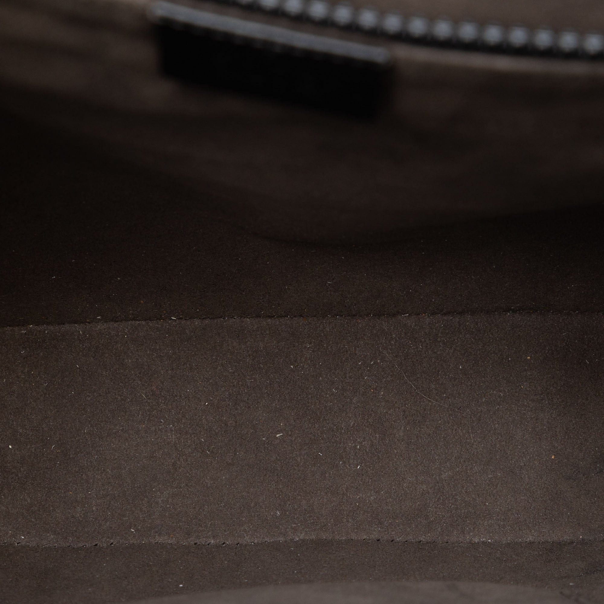 Gucci GG Supreme Flap Messenger Bag