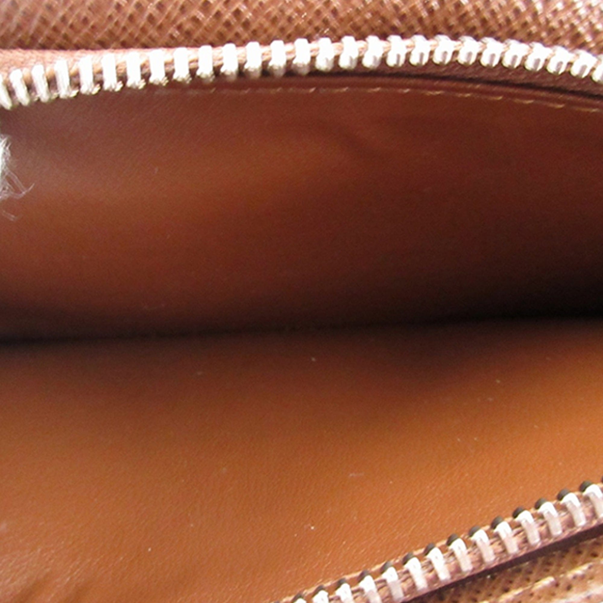 Louis Vuitton Taiga Portefeuille Brazza Bifold Long Wallet