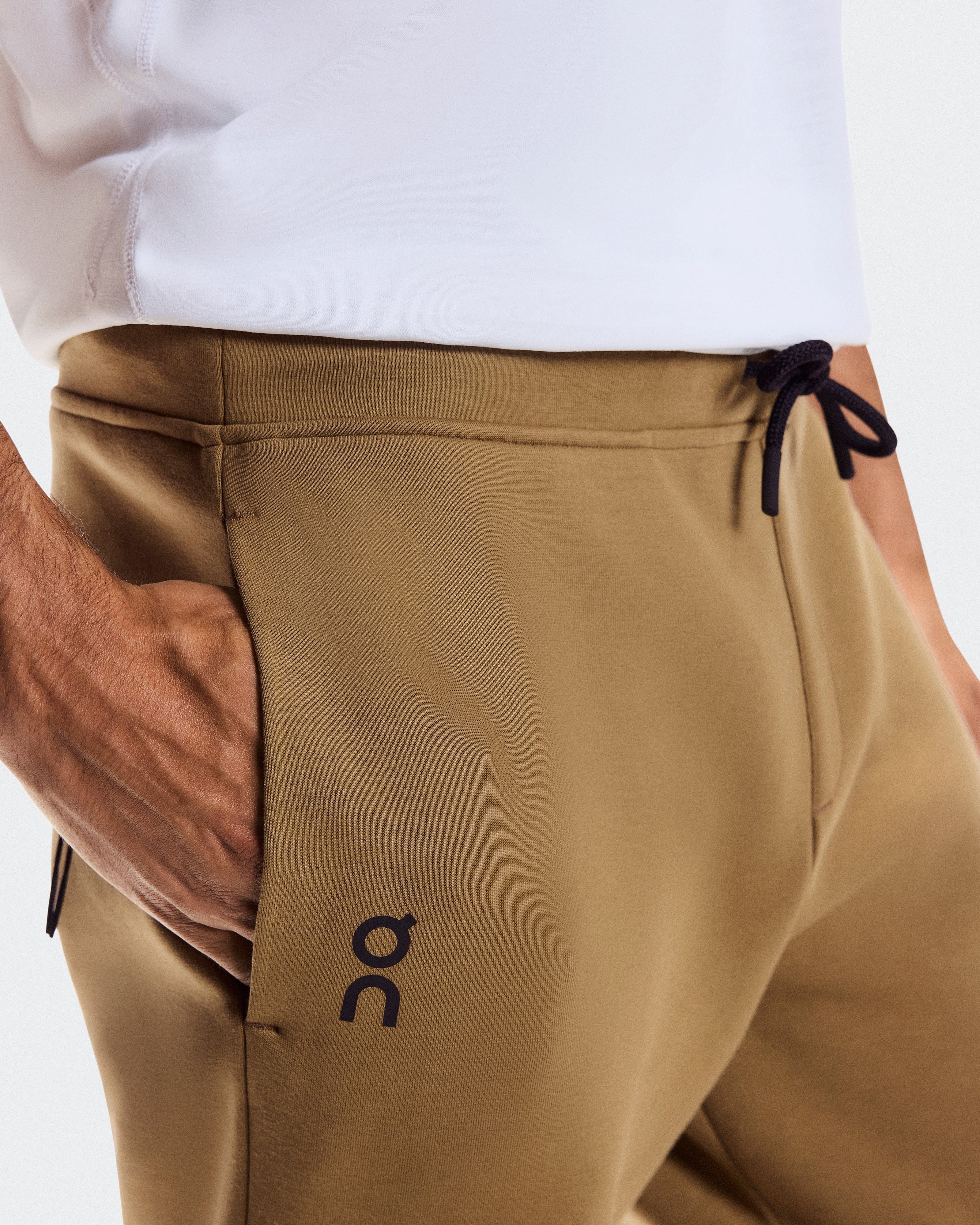 On Running On Focus Tech Sweatpants Nutmeg
