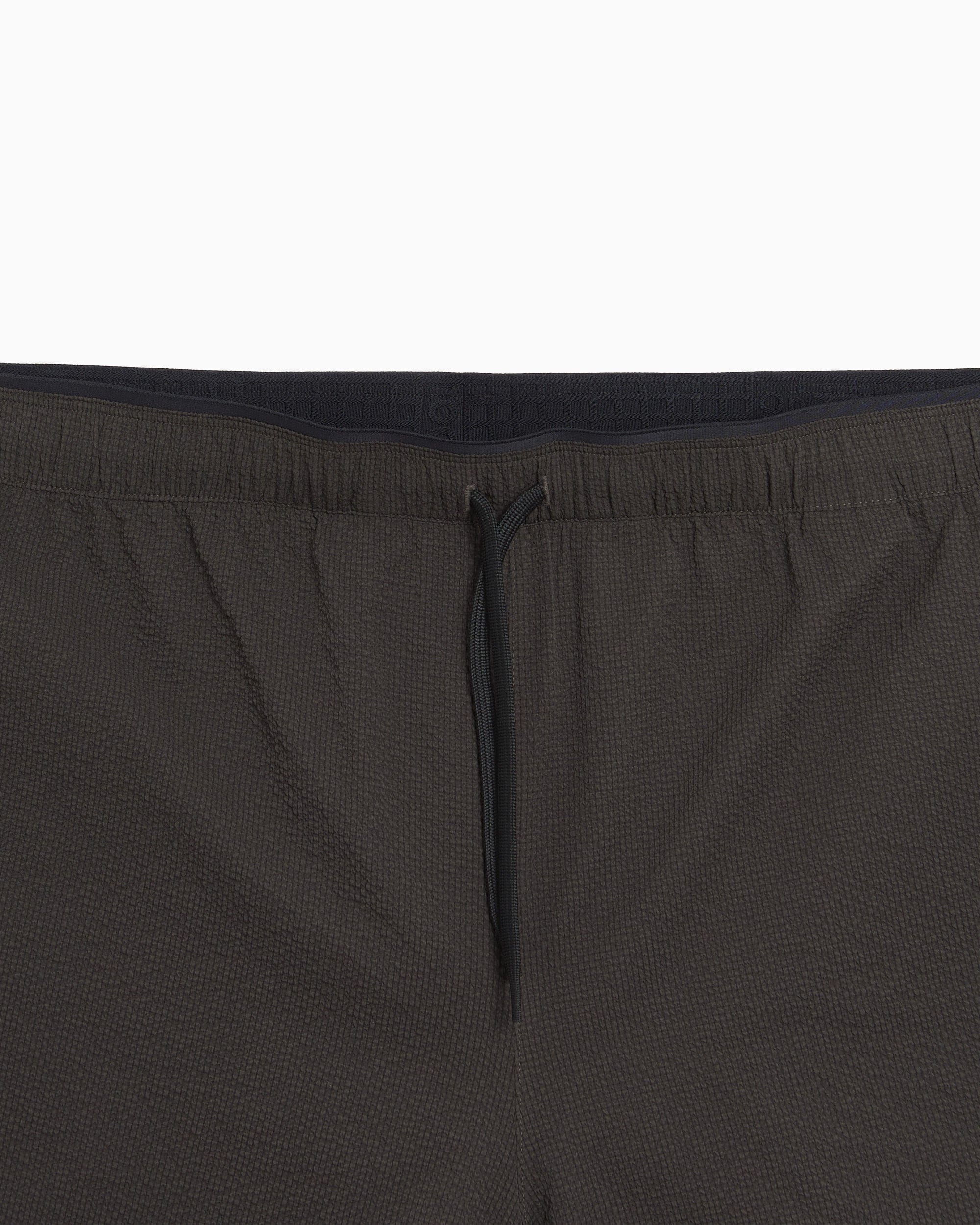 On Running Pantalones cortos Repelente al agua On Performance Volt para hombre