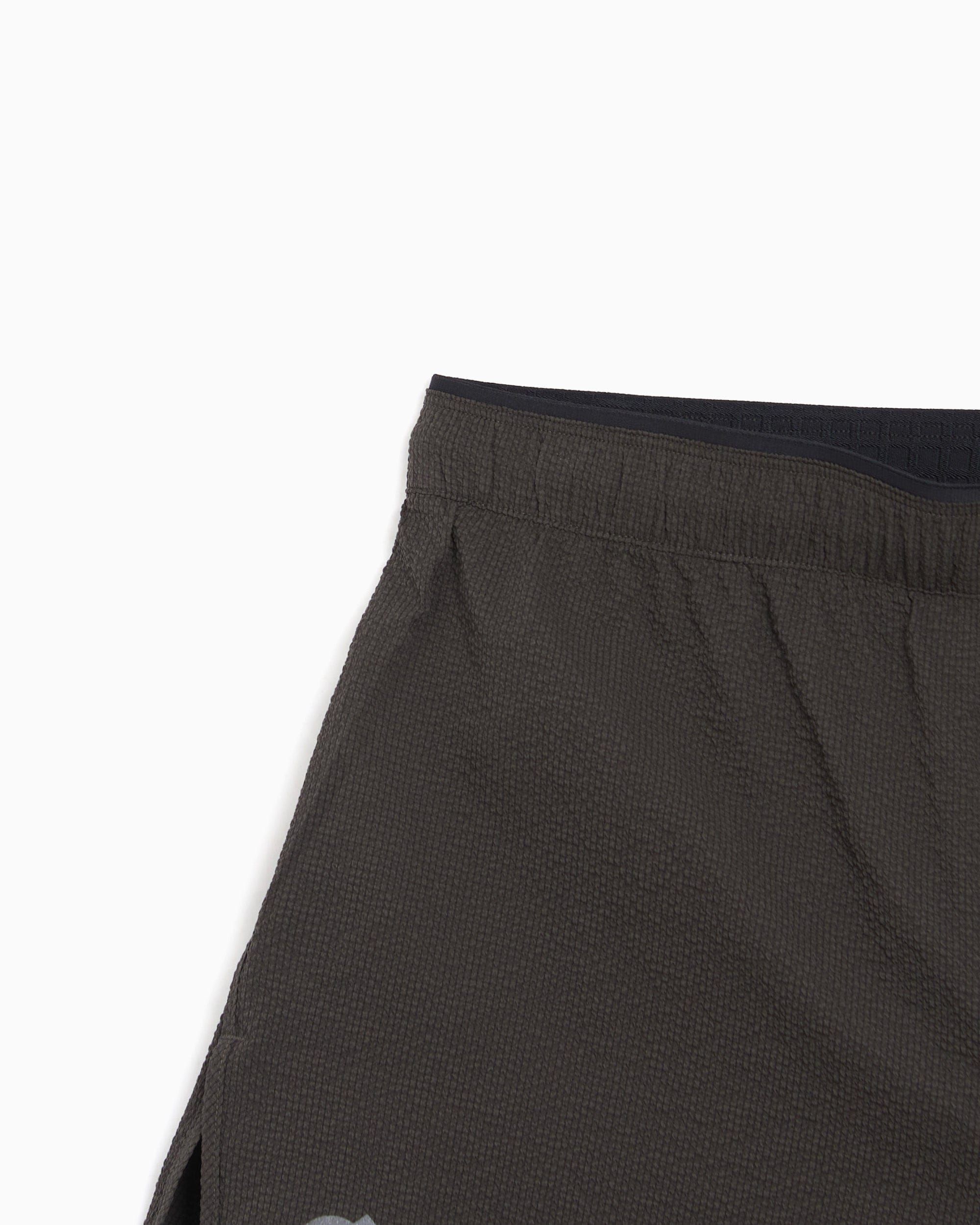 On Running Pantalones cortos Repelente al agua On Performance Volt para hombre
