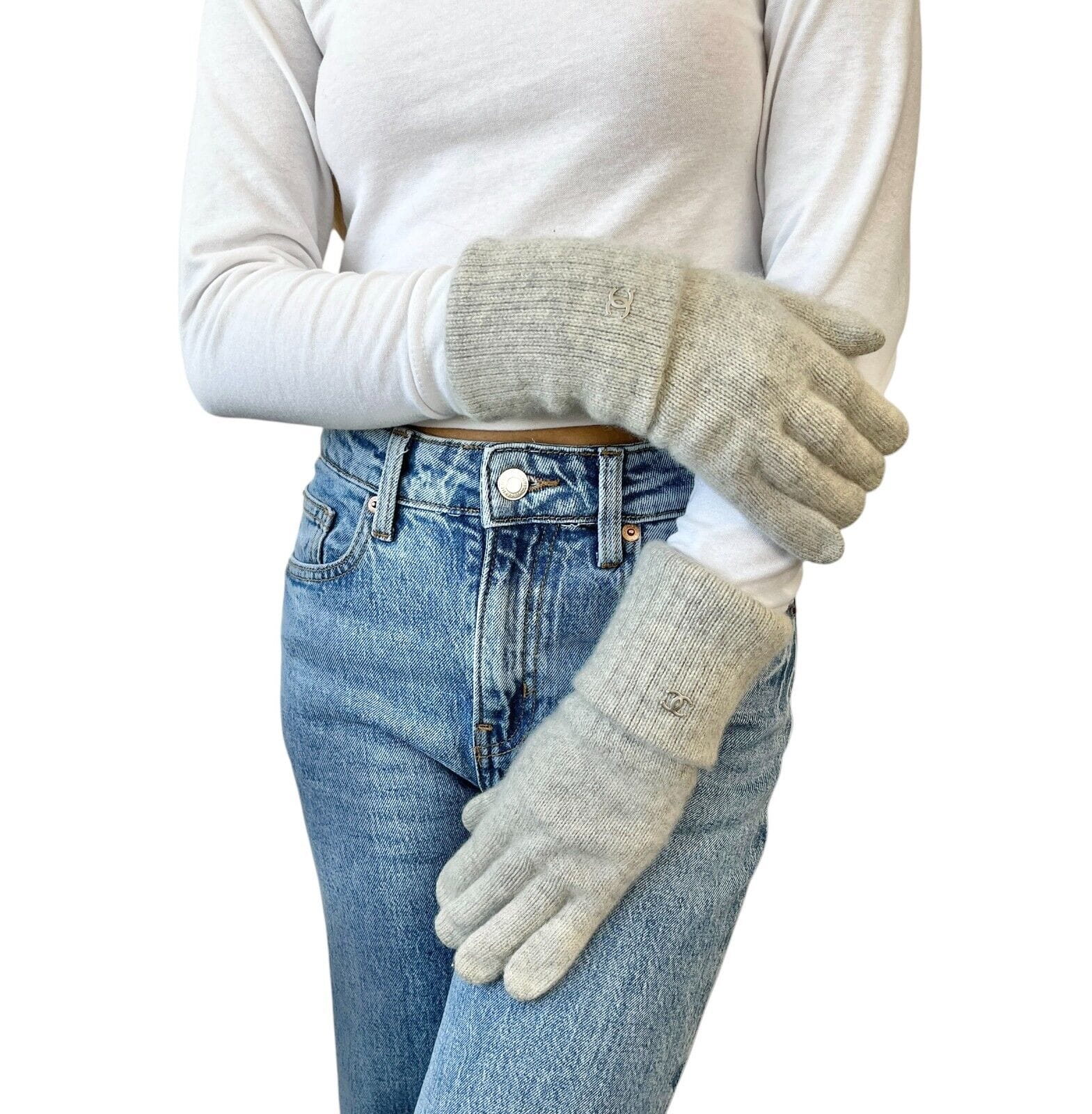 CHANEL Vintage CC Mark Logo Cashmere Knit Gloves Accessory Gray Silver