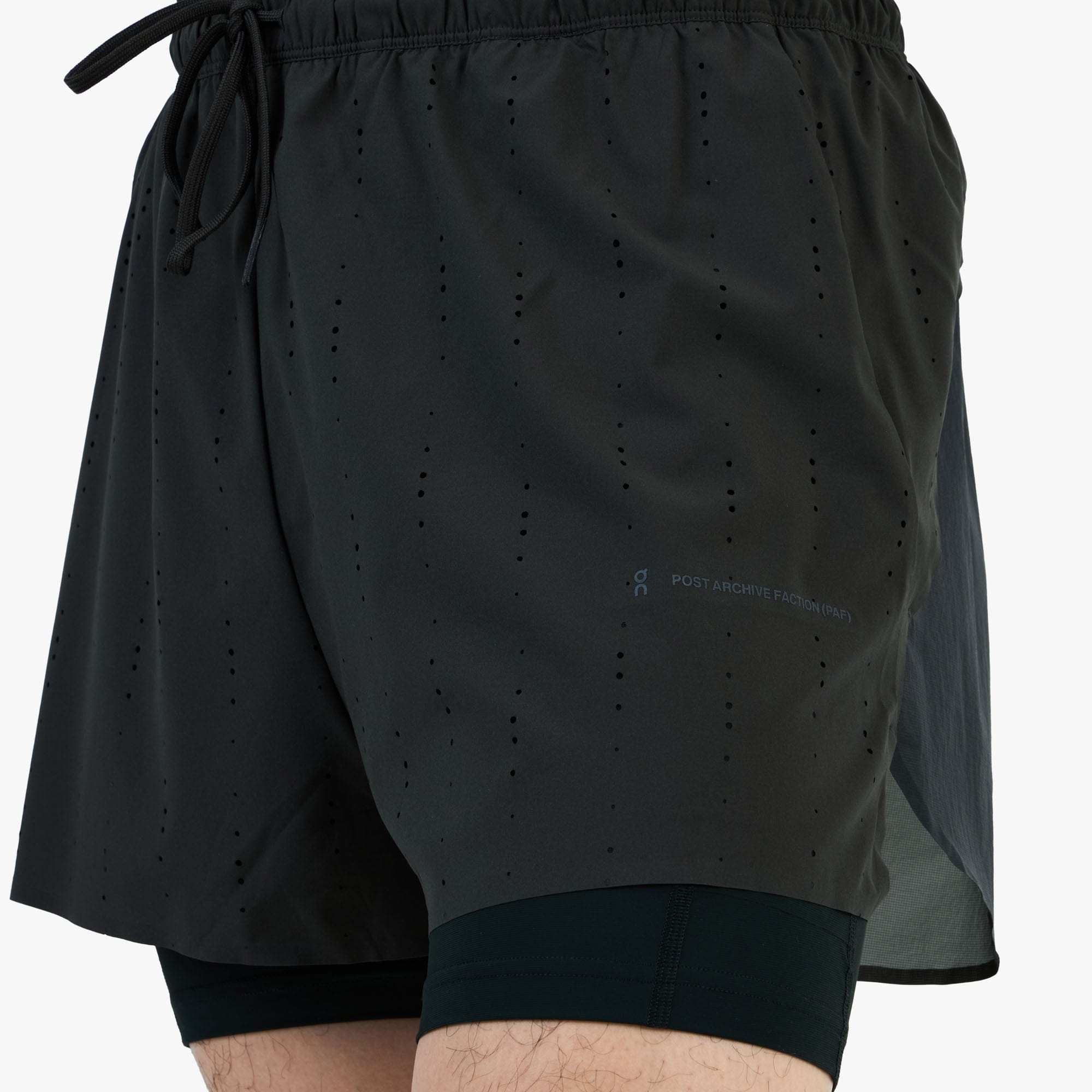 On Running On x PAF Zero 2 - in - 1 Shorts PAF Molasse / Black