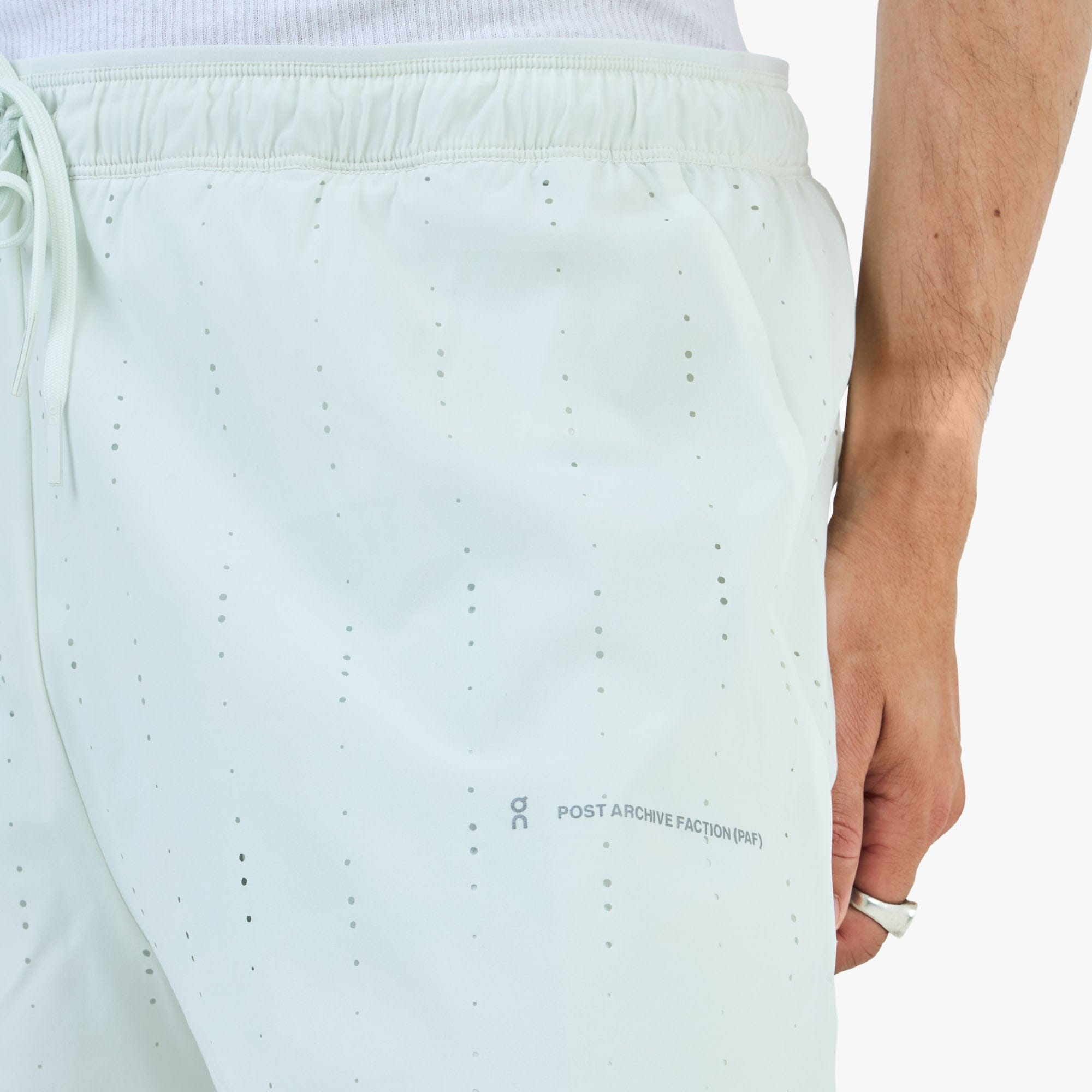 On Running On x PAF Zero 2 - in - 1 Shorts PAF Ice / Gale