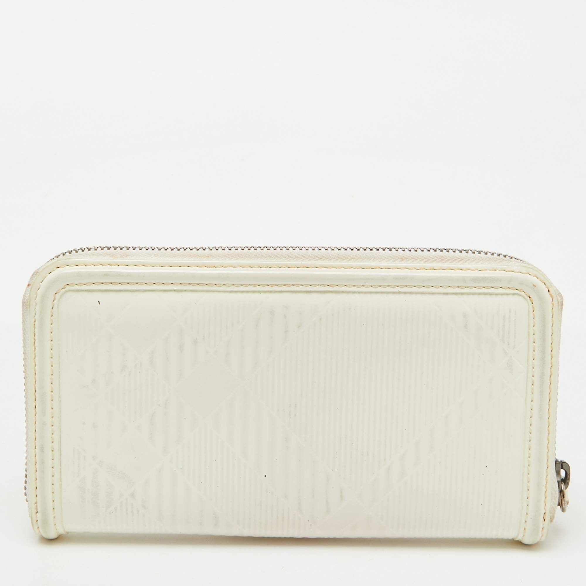 Burberry White Check Embossed Patent Leather Zip Round Wallet