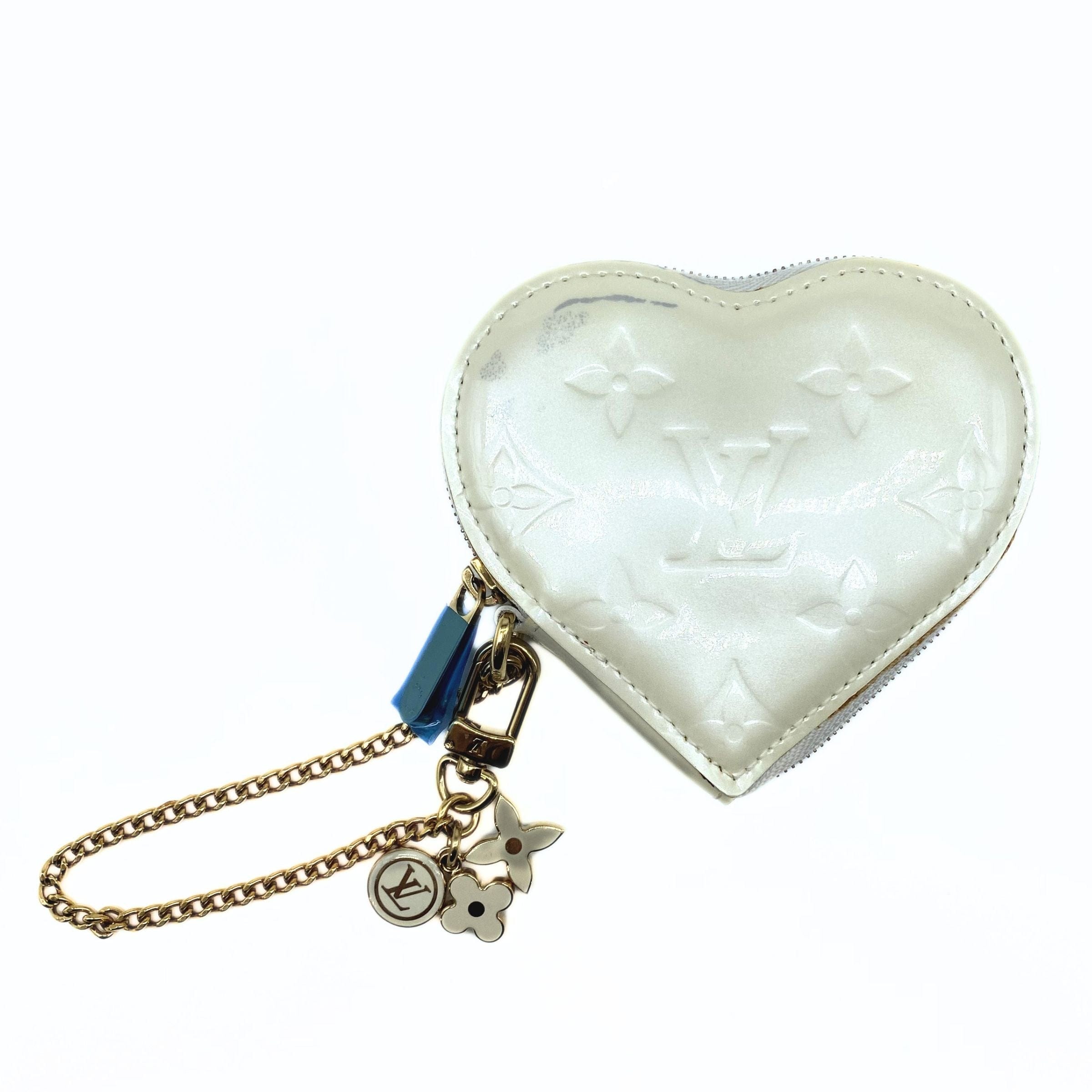 Louis Vuitton White Heart Vernis Monogram Key