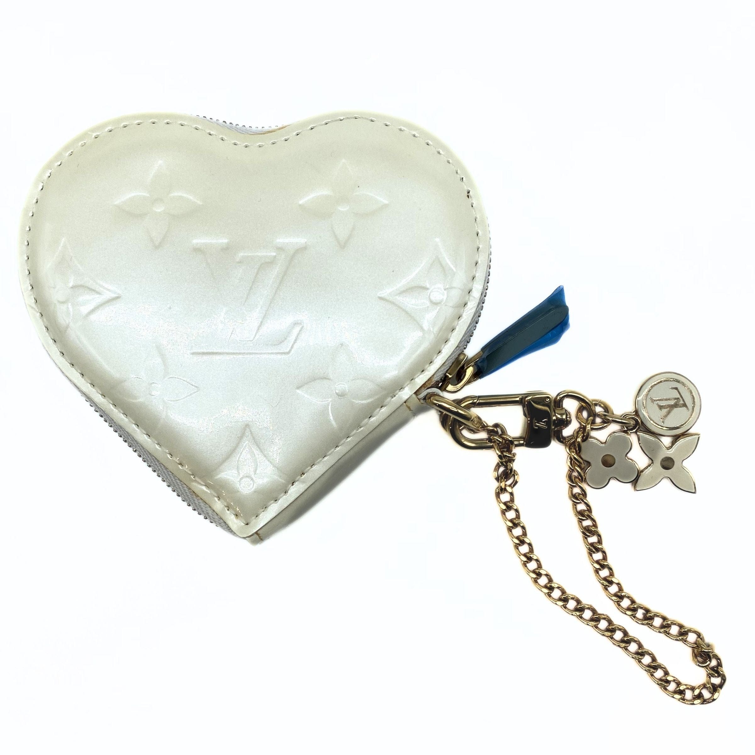 Louis Vuitton White Heart Vernis Monogram Key
