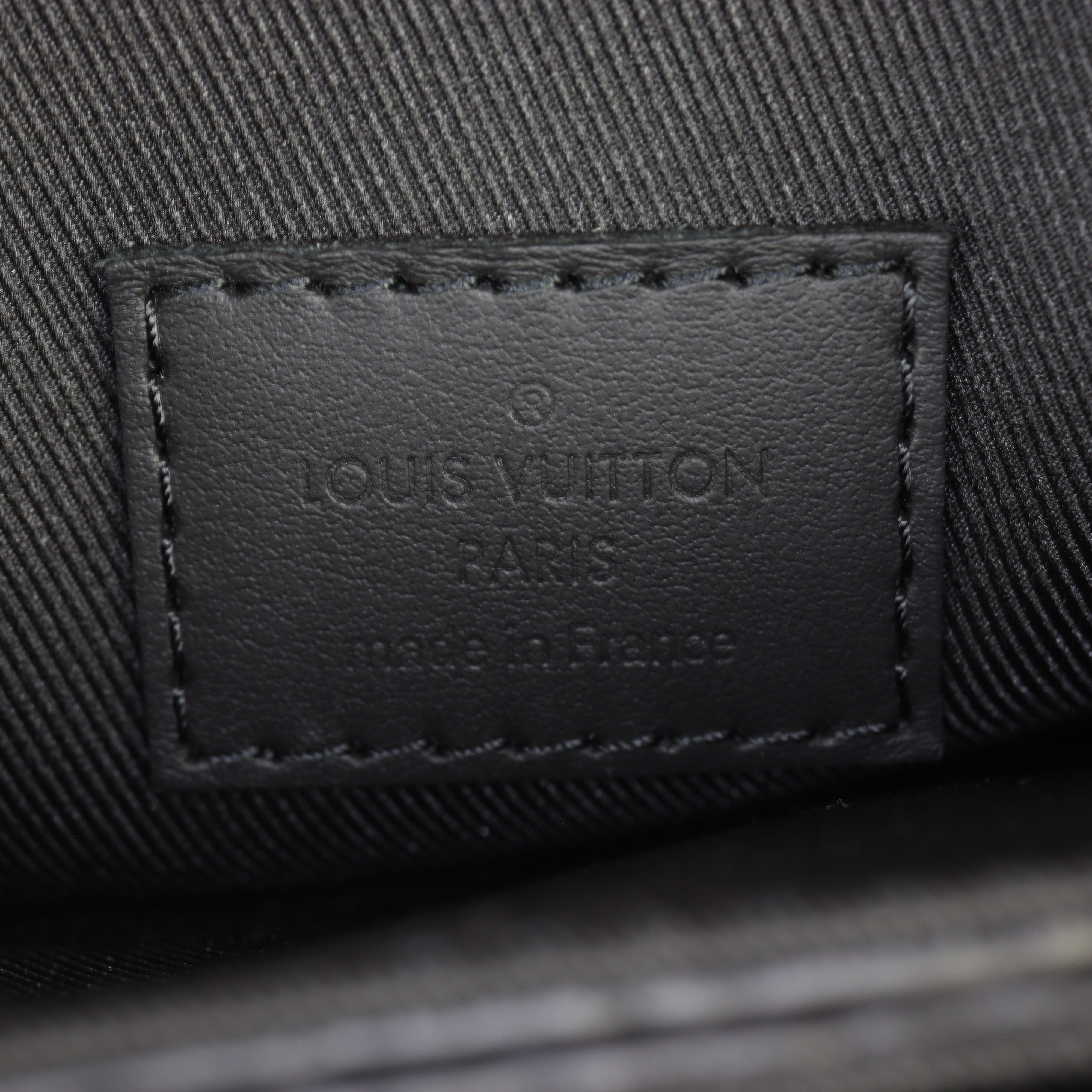 Louis Vuitton S - Lock Vertical Wearable Wallet Taurillon Monogram