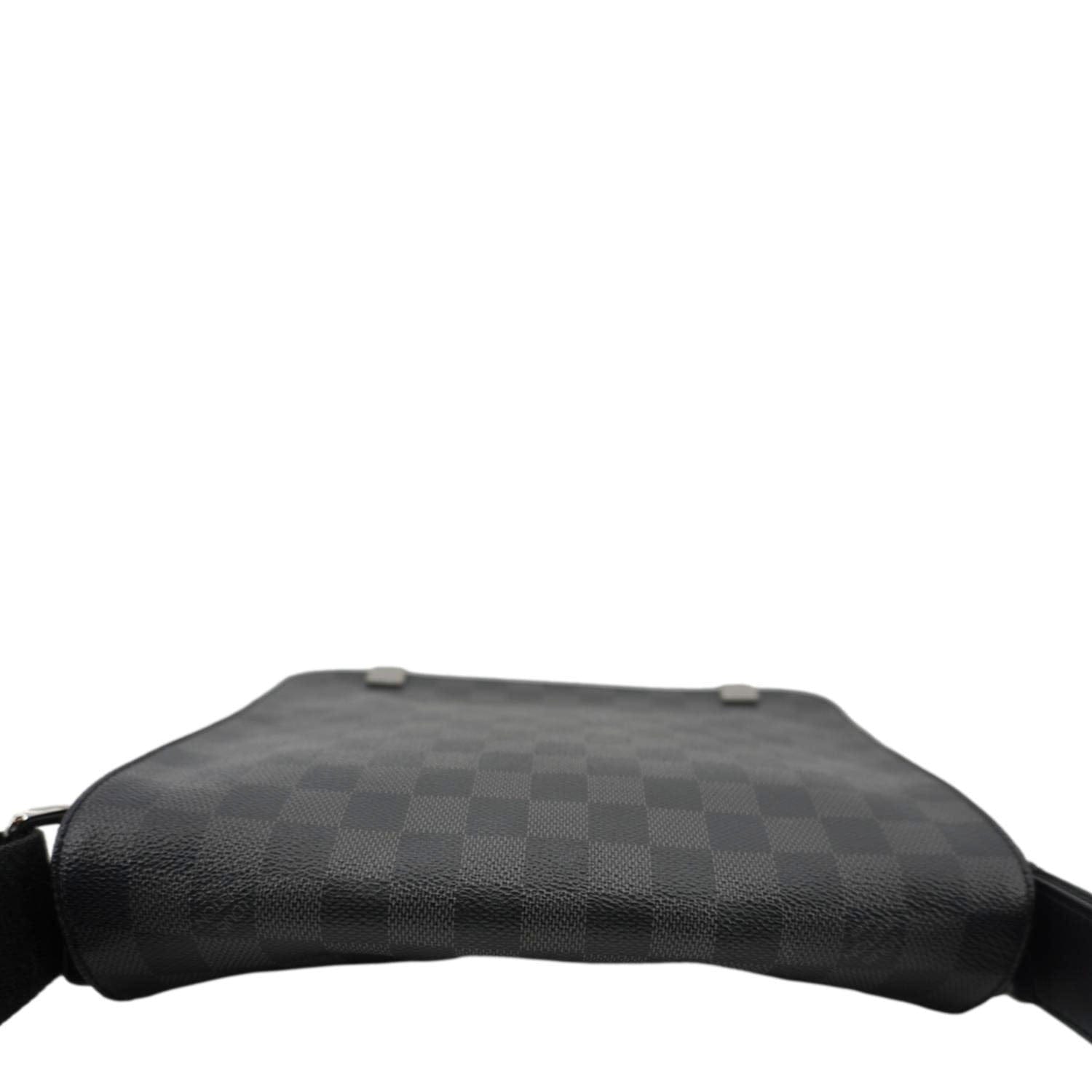 LOUIS VUITTON District PM Messenger Damier Graphite Messenger Bag Black