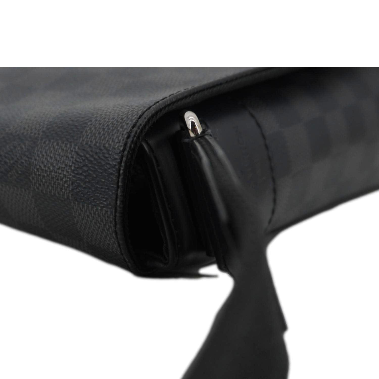 LOUIS VUITTON District PM Messenger Damier Graphite Messenger Bag Black