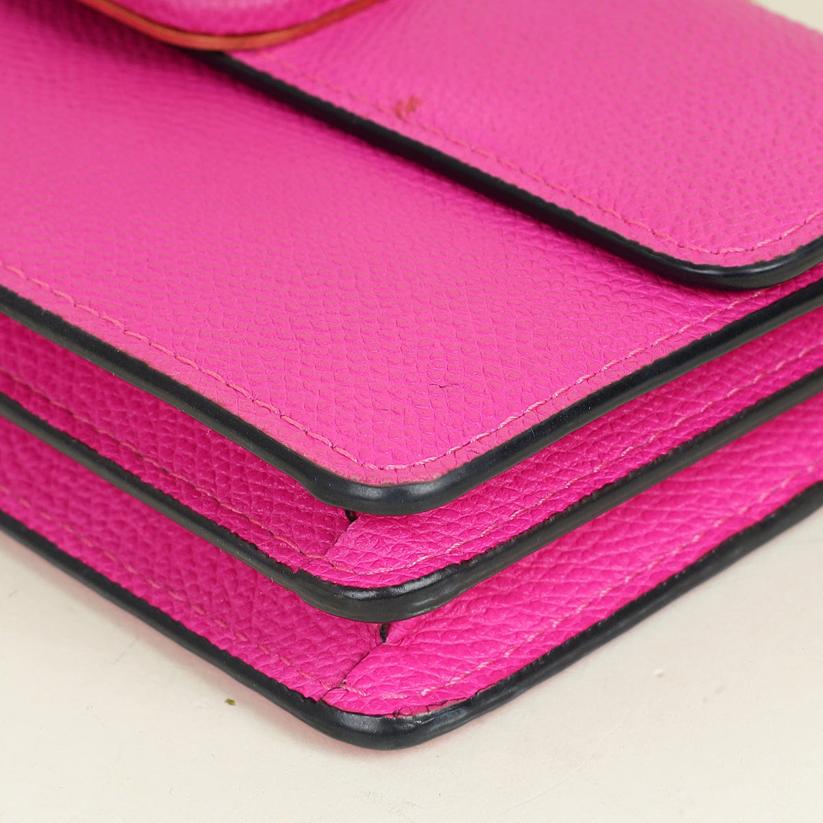 Valentino Fuchsia Vlogo Wallet On Chain