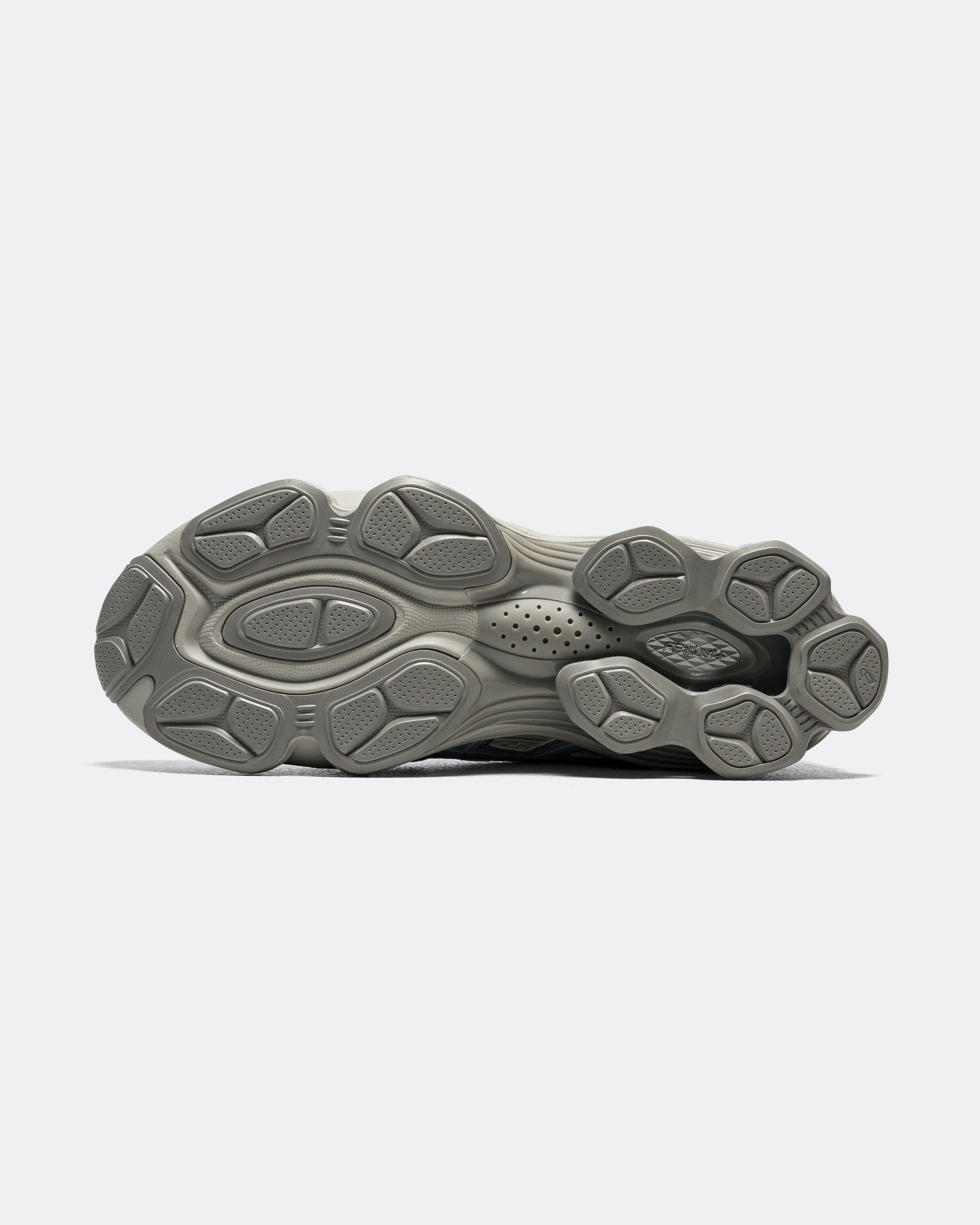 ASICS Gel - Kinetic Fluent x EMMI - Cream/Soft Sky