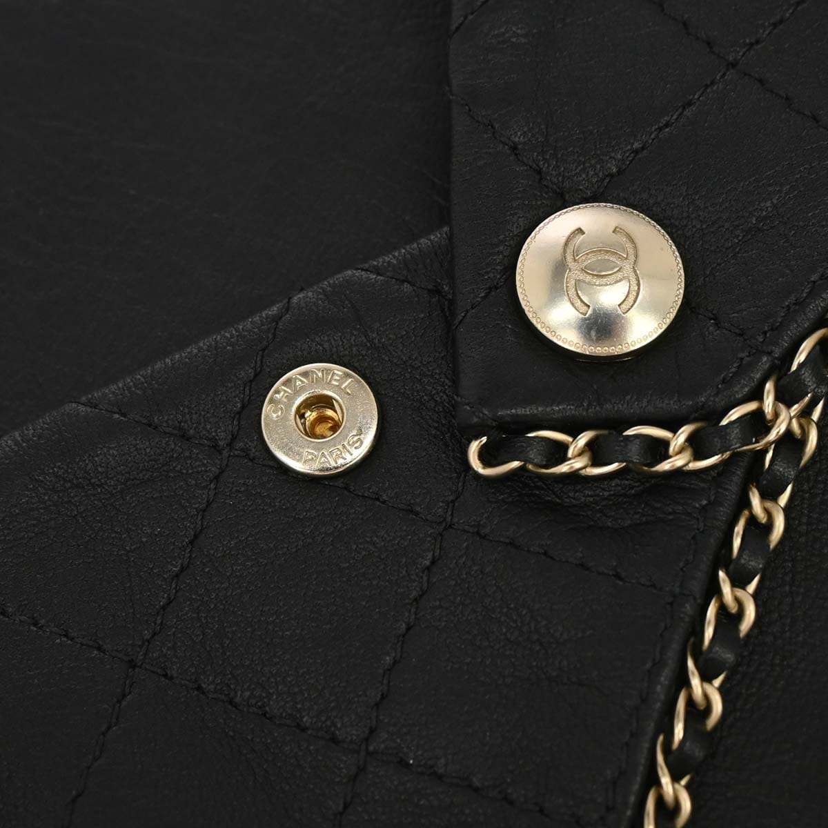 Chanel Black Lambskin Bandana 19 Small Good
