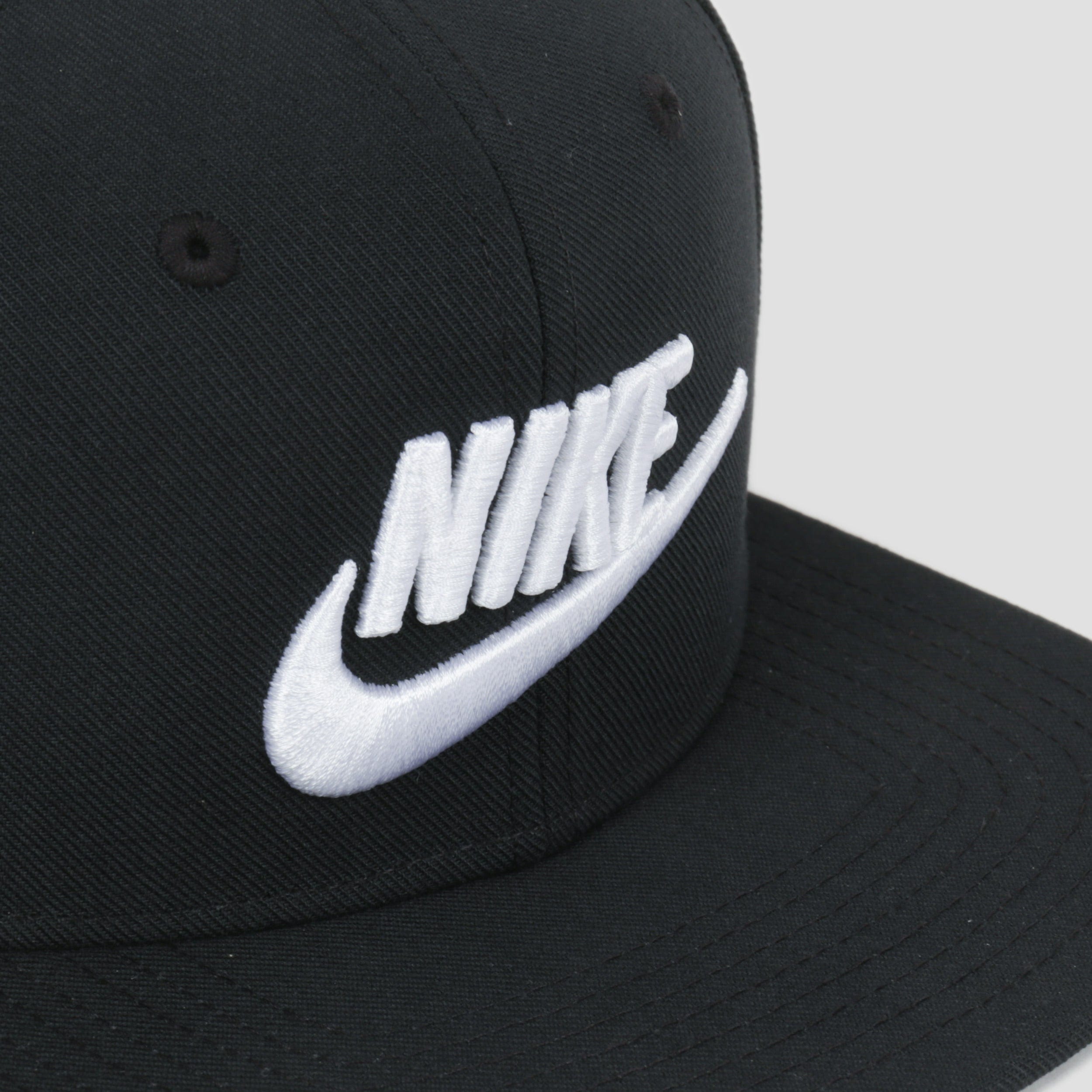 Nike Dri - Fit Pro Structured Futura Cap Black / White
