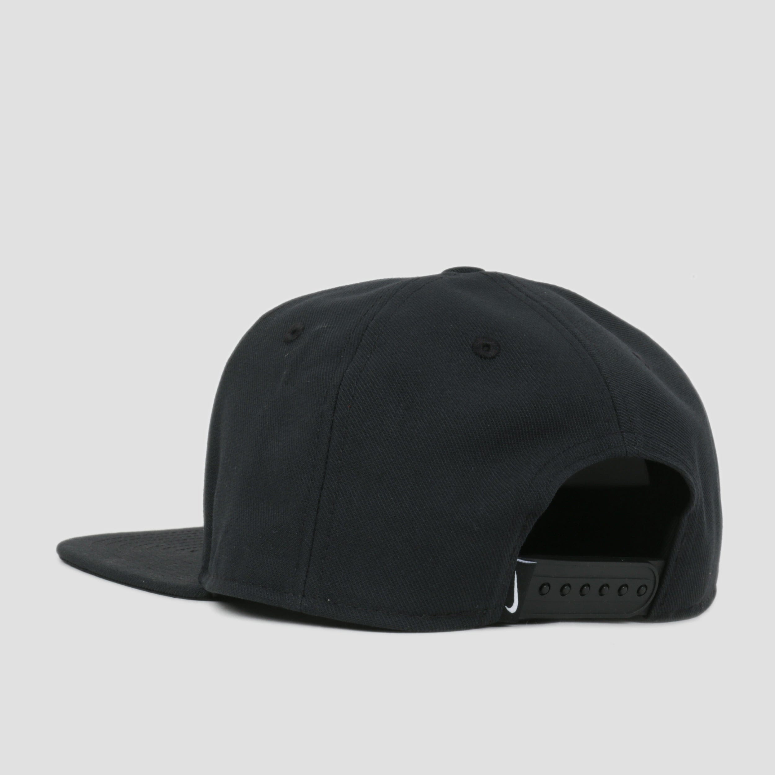 Nike Dri - Fit Pro Structured Futura Cap Black / White
