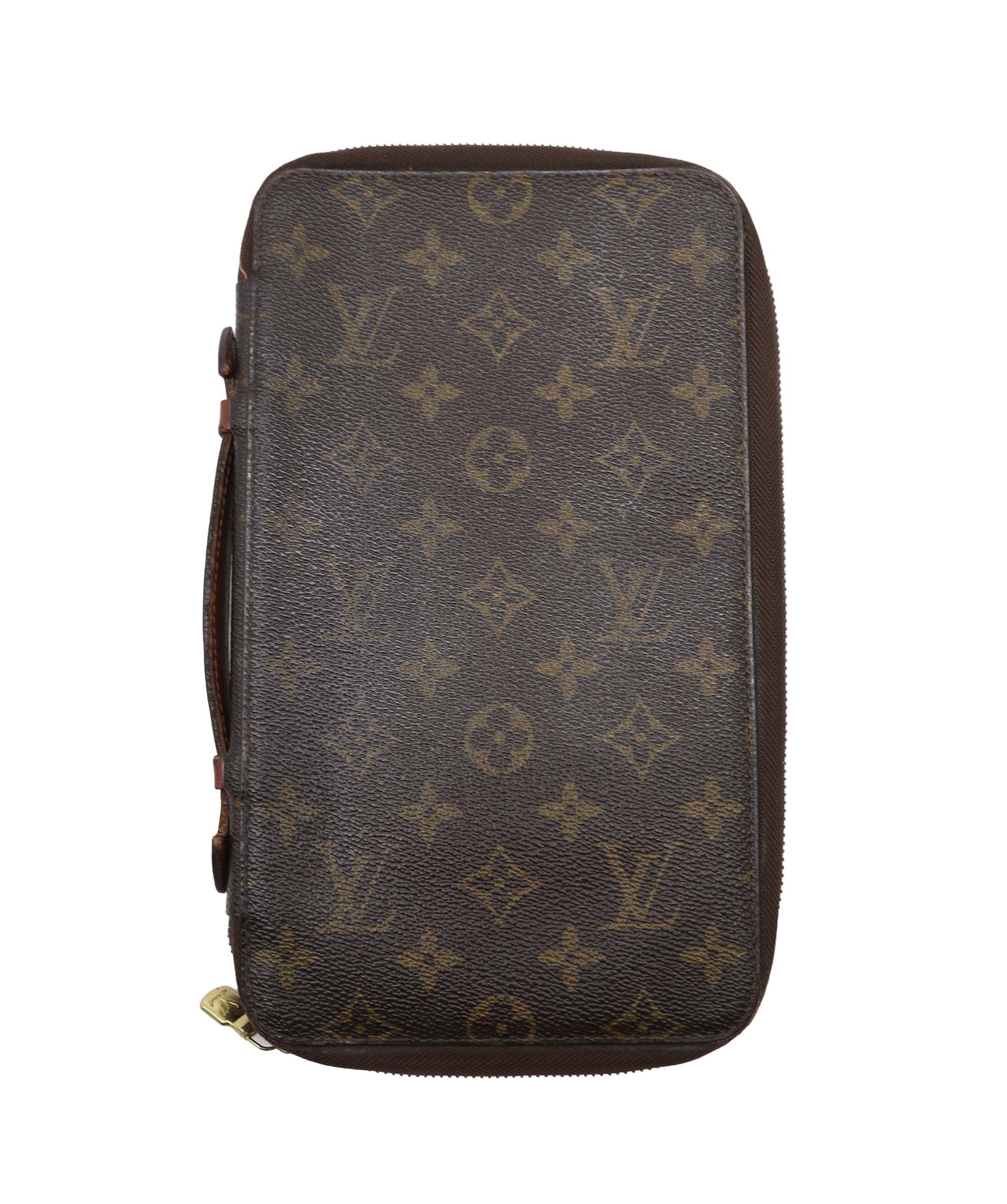 Louis Vuitton Monogram Poche Escapade Travel Case M60113 LV Auth 105681 DXBS3291
