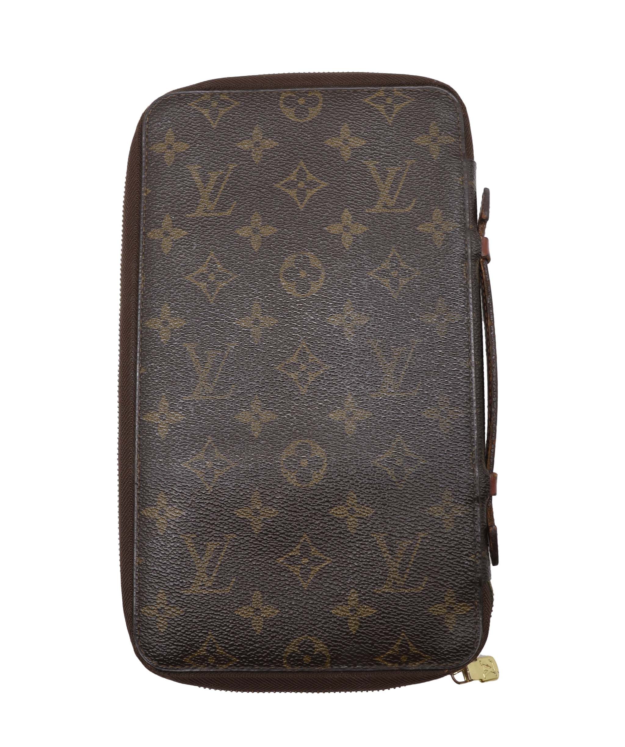 Louis Vuitton Monogram Poche Escapade Travel Case M60113 LV Auth 105681 DXBS3291