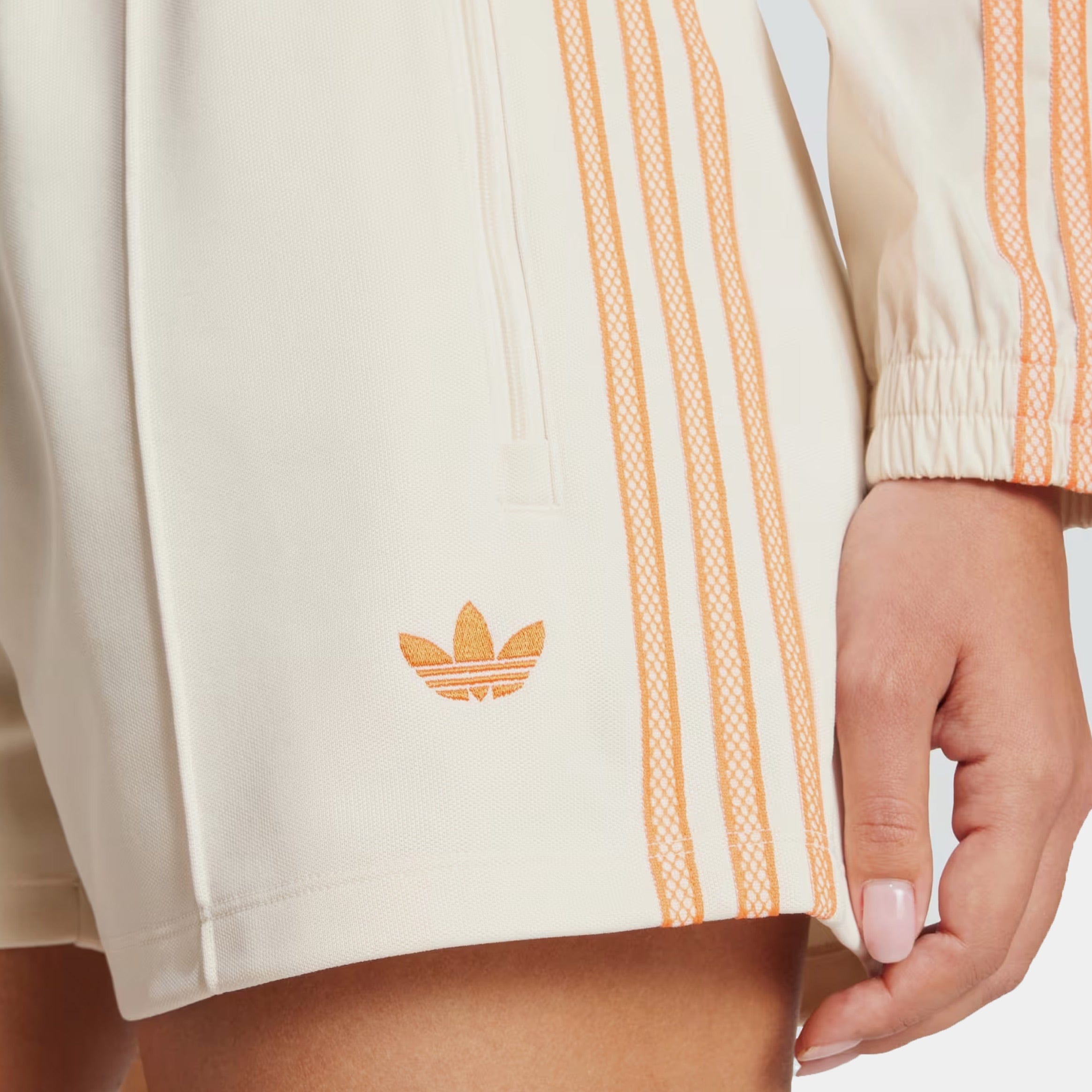 adidas Summer Glow Classic Womens Shorts (Wonder White)