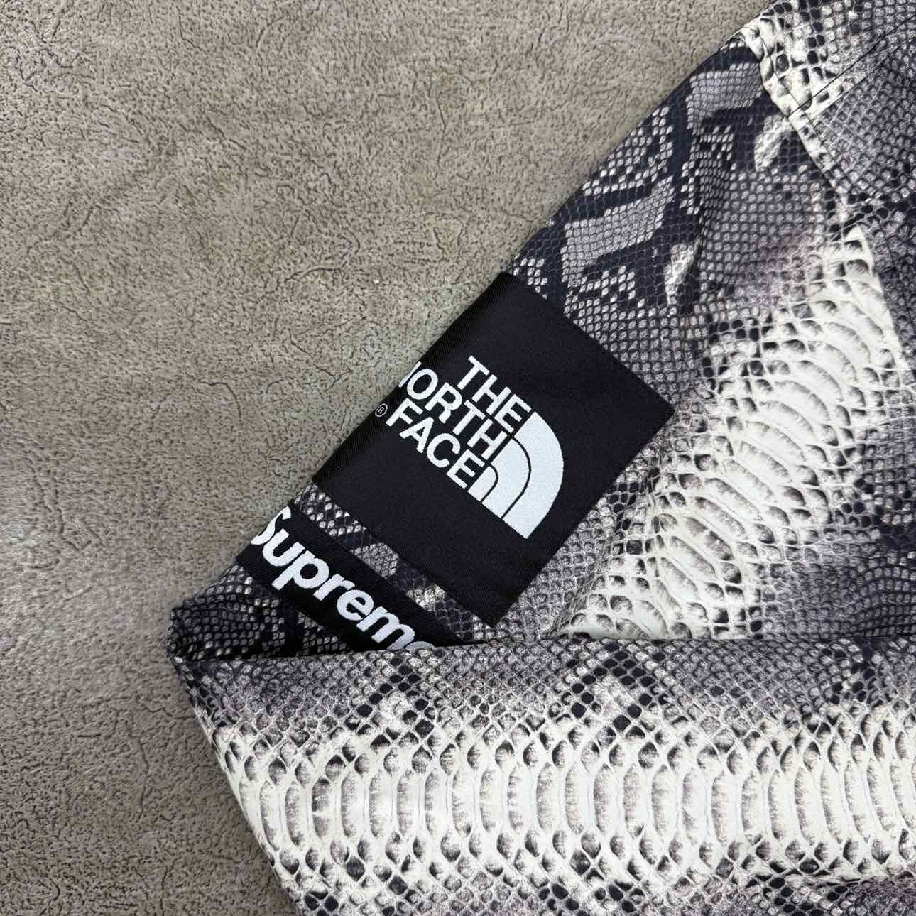 Supreme Coach Jacket SNAKESKIN Grey New Size M