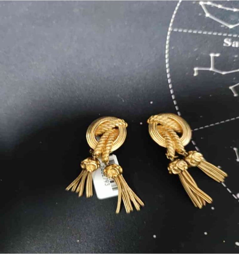 Dior gold tassel ear clips LZ402793
