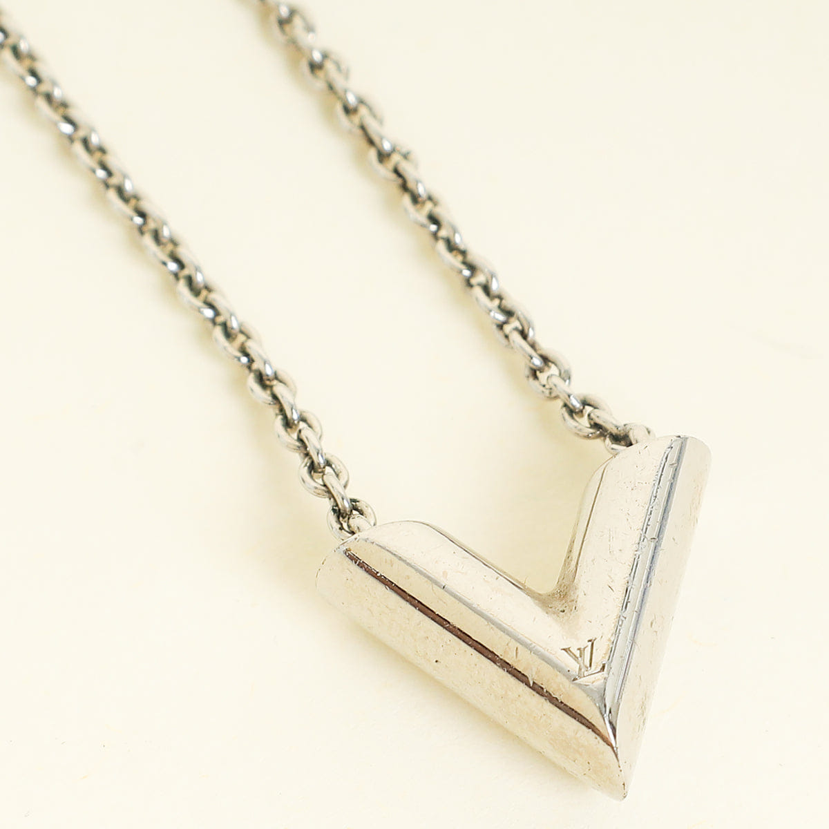 Louis Vuitton Brass Essential V Supple Necklace