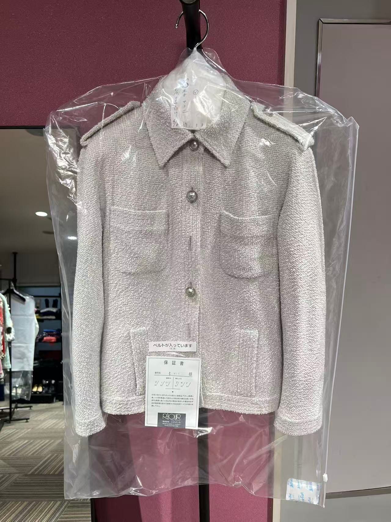 CHANEL LIGHT GREY PEARL BUTTON JACKET FT201005